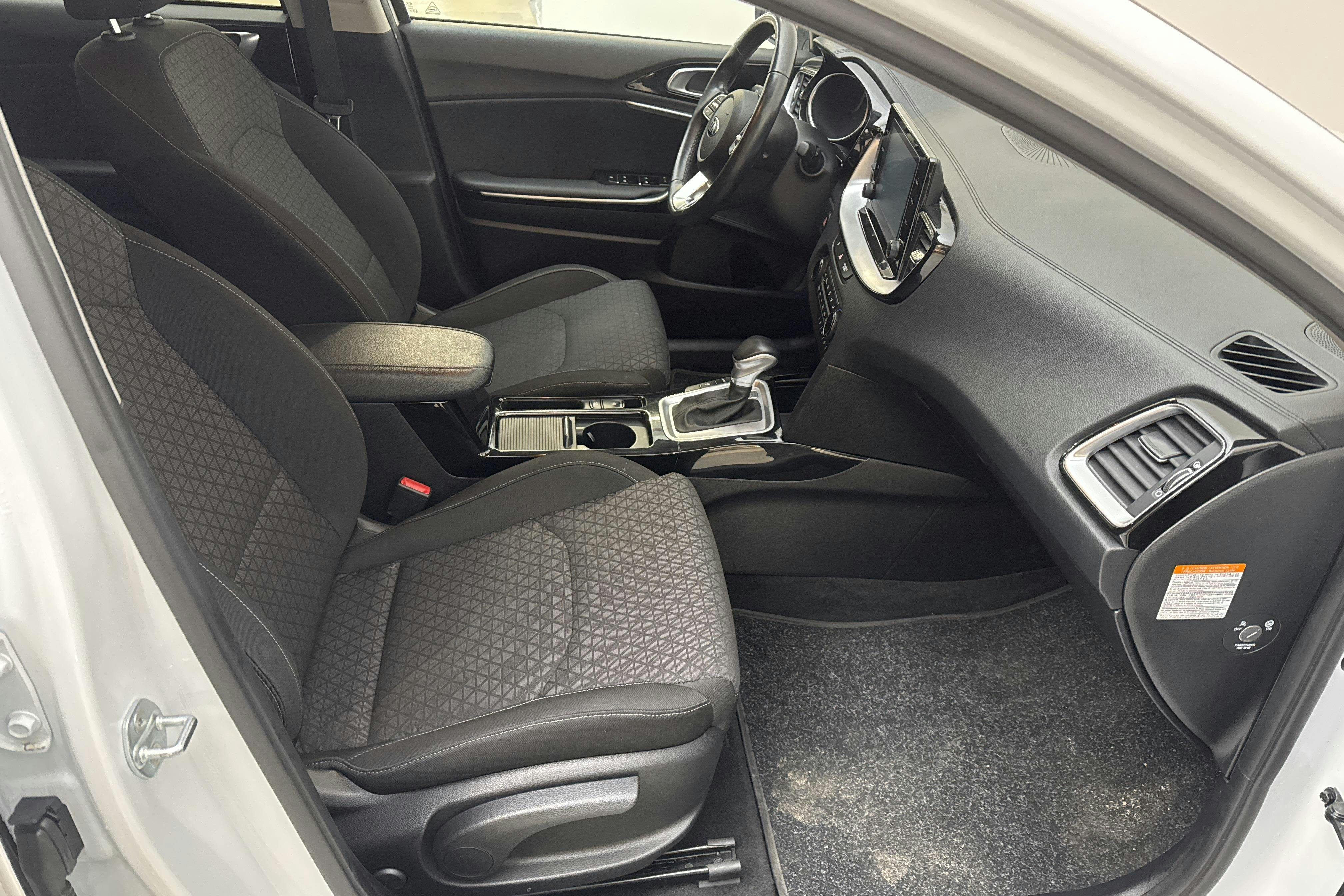 KIA Ceed 1.6 Plug-in Hybrid SW (141hk) - 125 450 km - Automatic - white - 2021