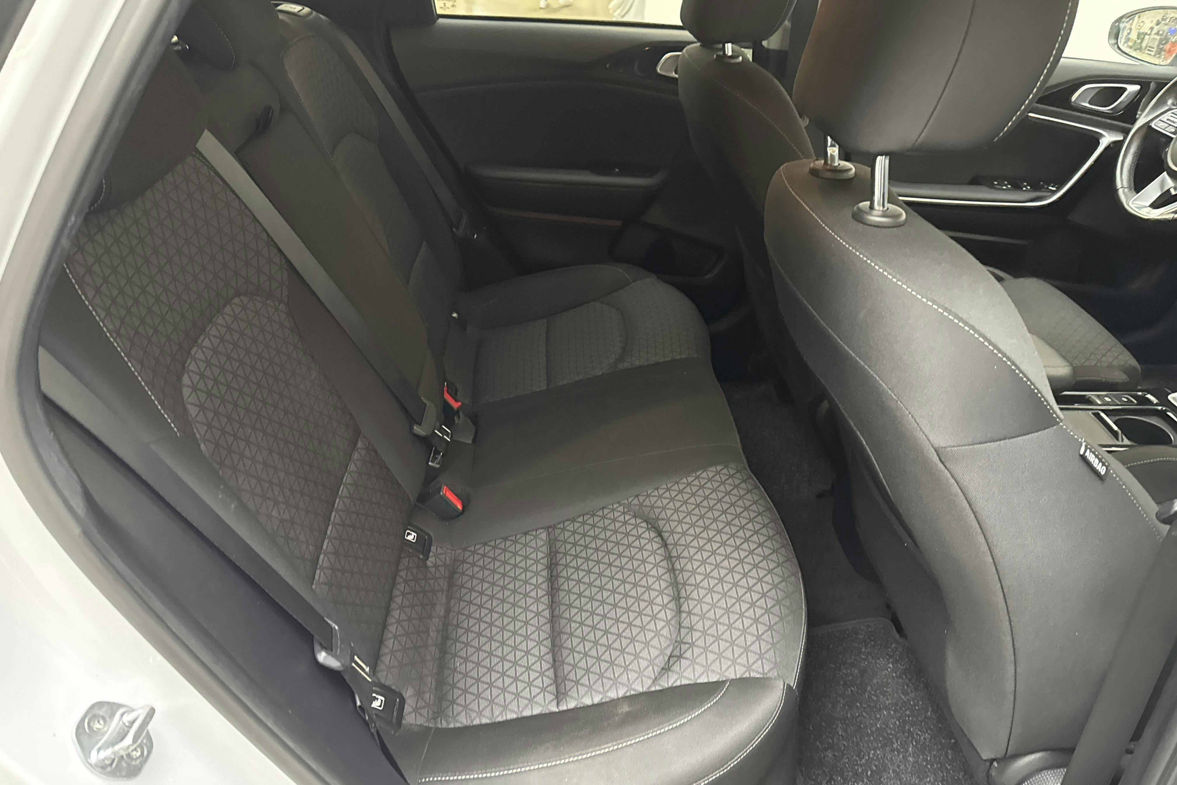 KIA Ceed 1.6 Plug-in Hybrid SW (141hk) - 125 450 km - Automatic - white - 2021