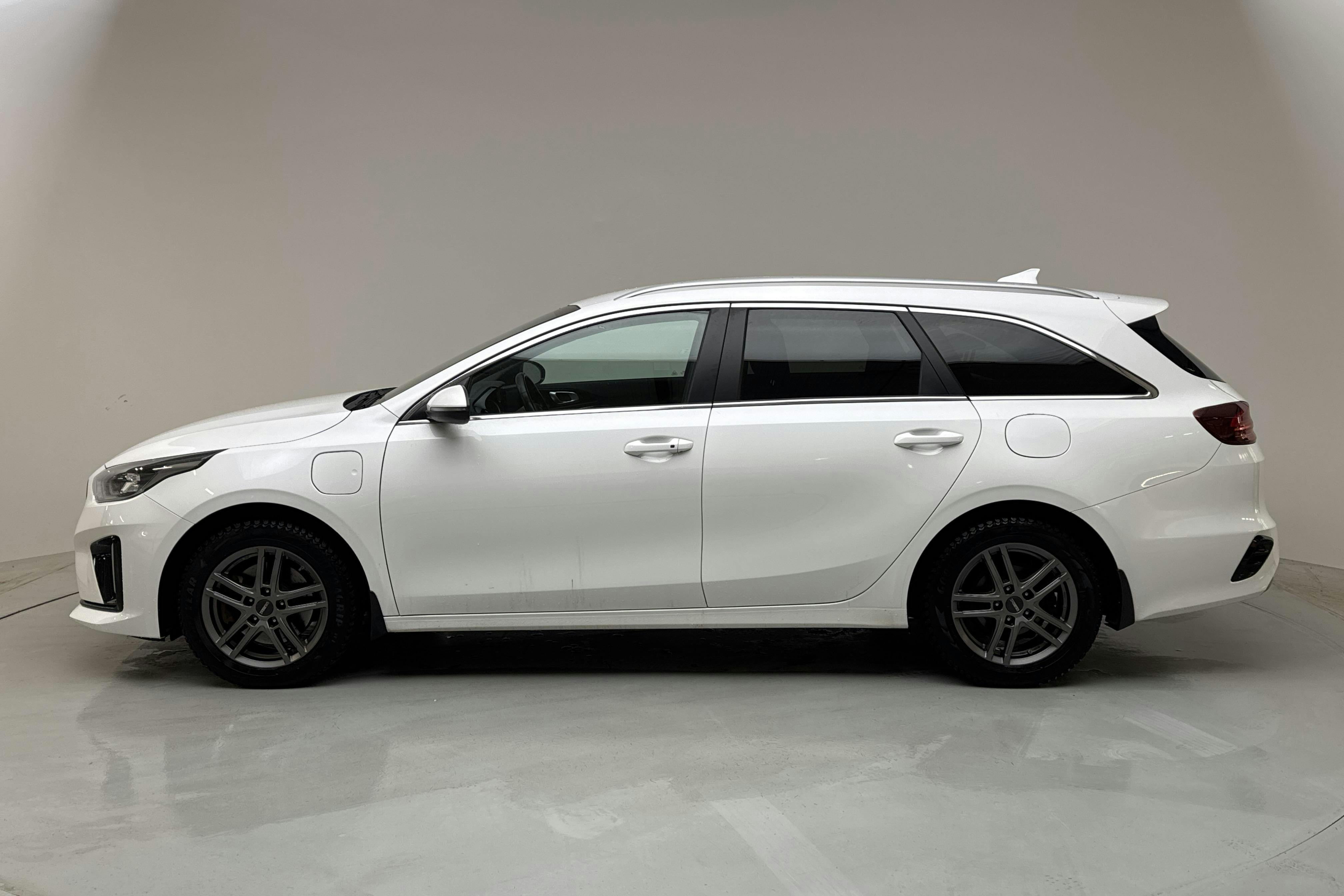 KIA Ceed 1.6 Plug-in Hybrid SW (141hk) - 125 450 km - Automatic - white - 2021