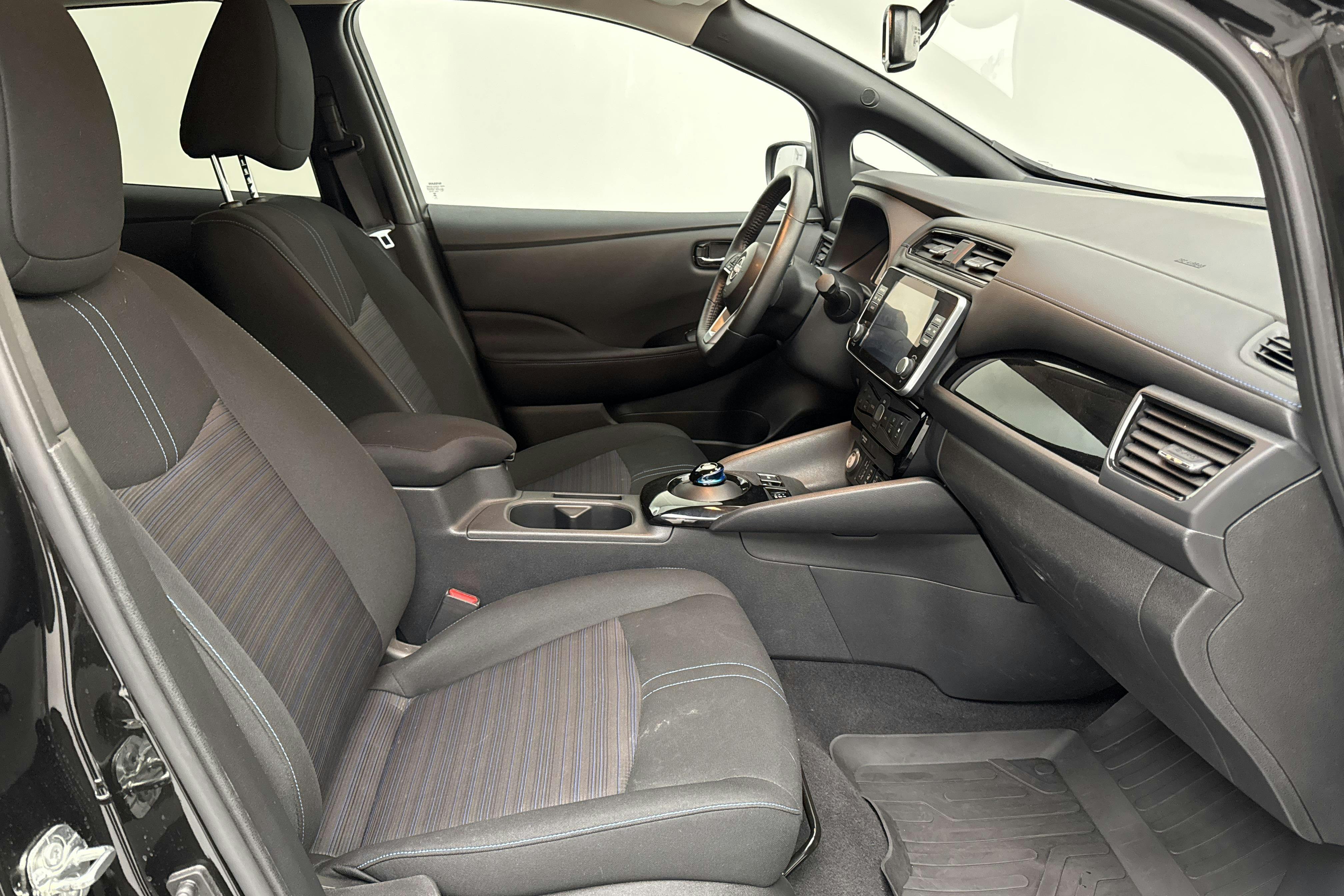 Nissan LEAF 5dr 59 kWh (214hk) - 1 729 mil - Automat - svart - 2023