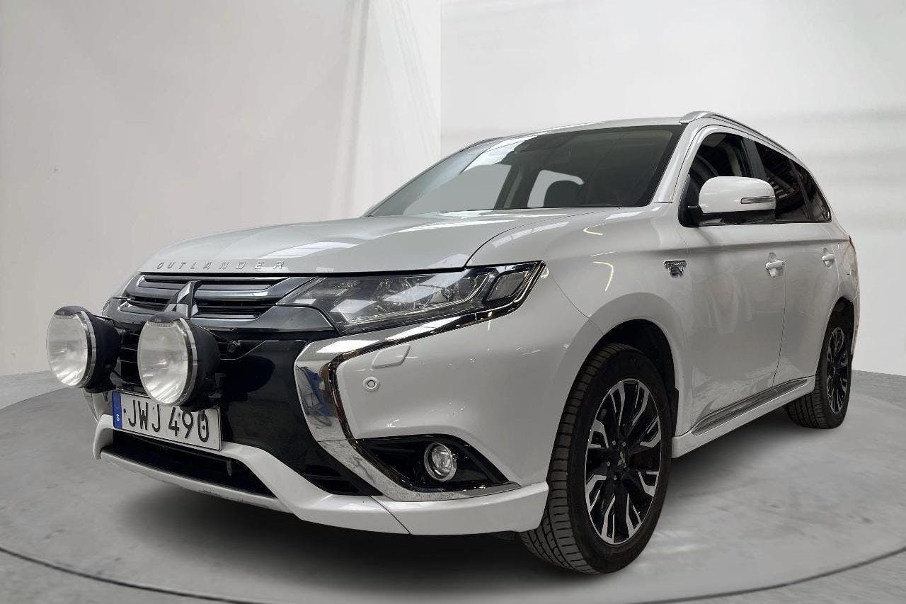 Mitsubishi Outlander 2.0 Plug-in Hybrid 4WD (121hk) - 13 992 mil - Automat - vit - 2017