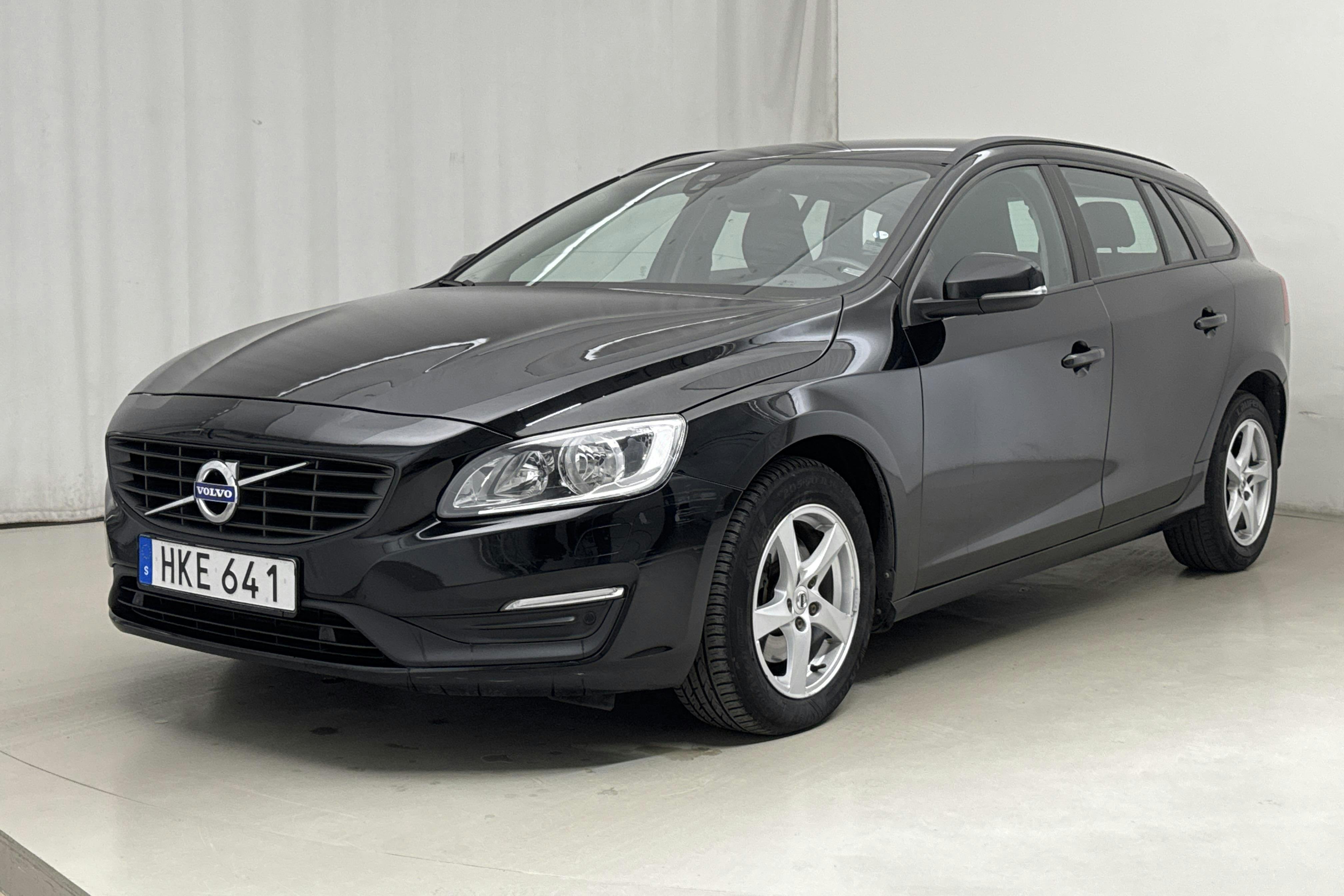 Volvo V60 D3 (150hk) - 17 439 mil - Automat - svart - 2017
