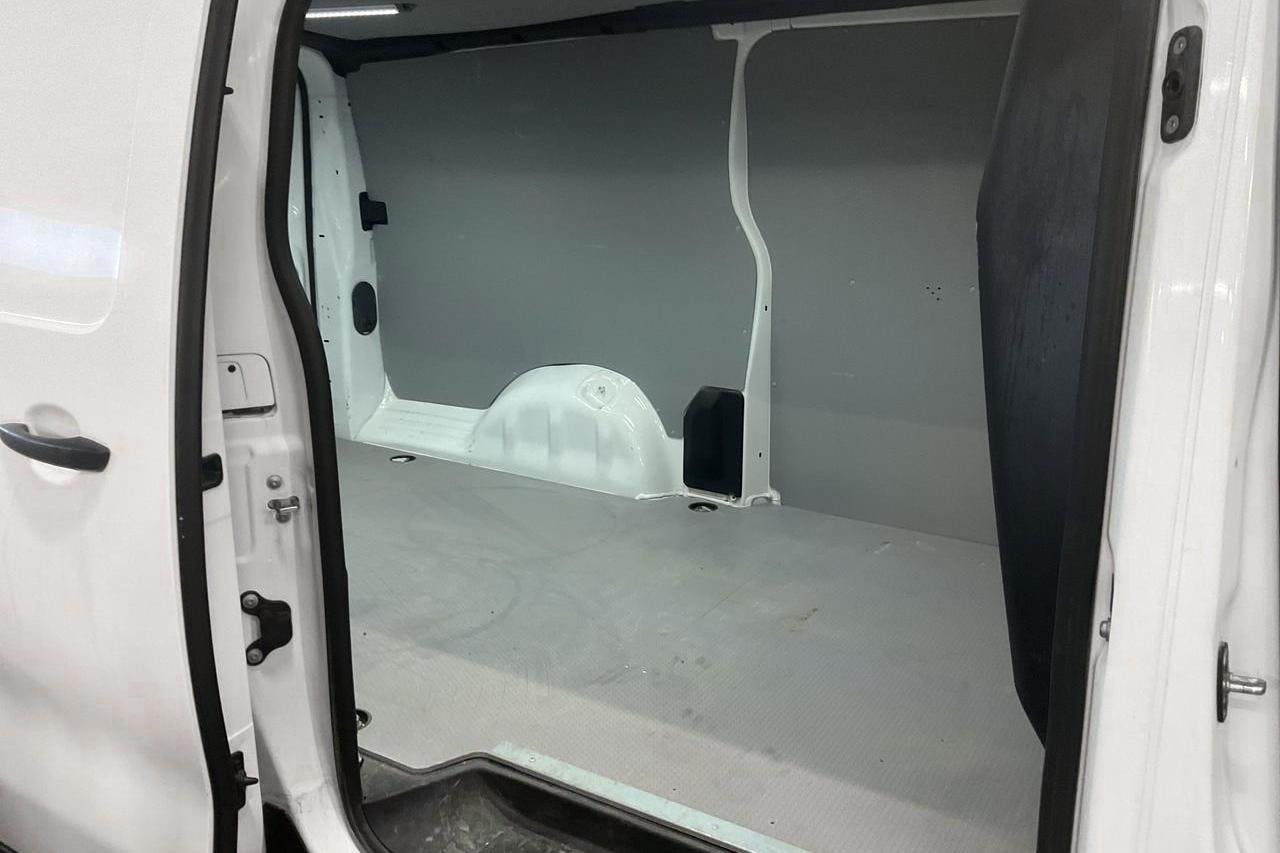 Opel Vivaro 1.5 D (120hk) - 4 730 mil - Automat - vit - 2021