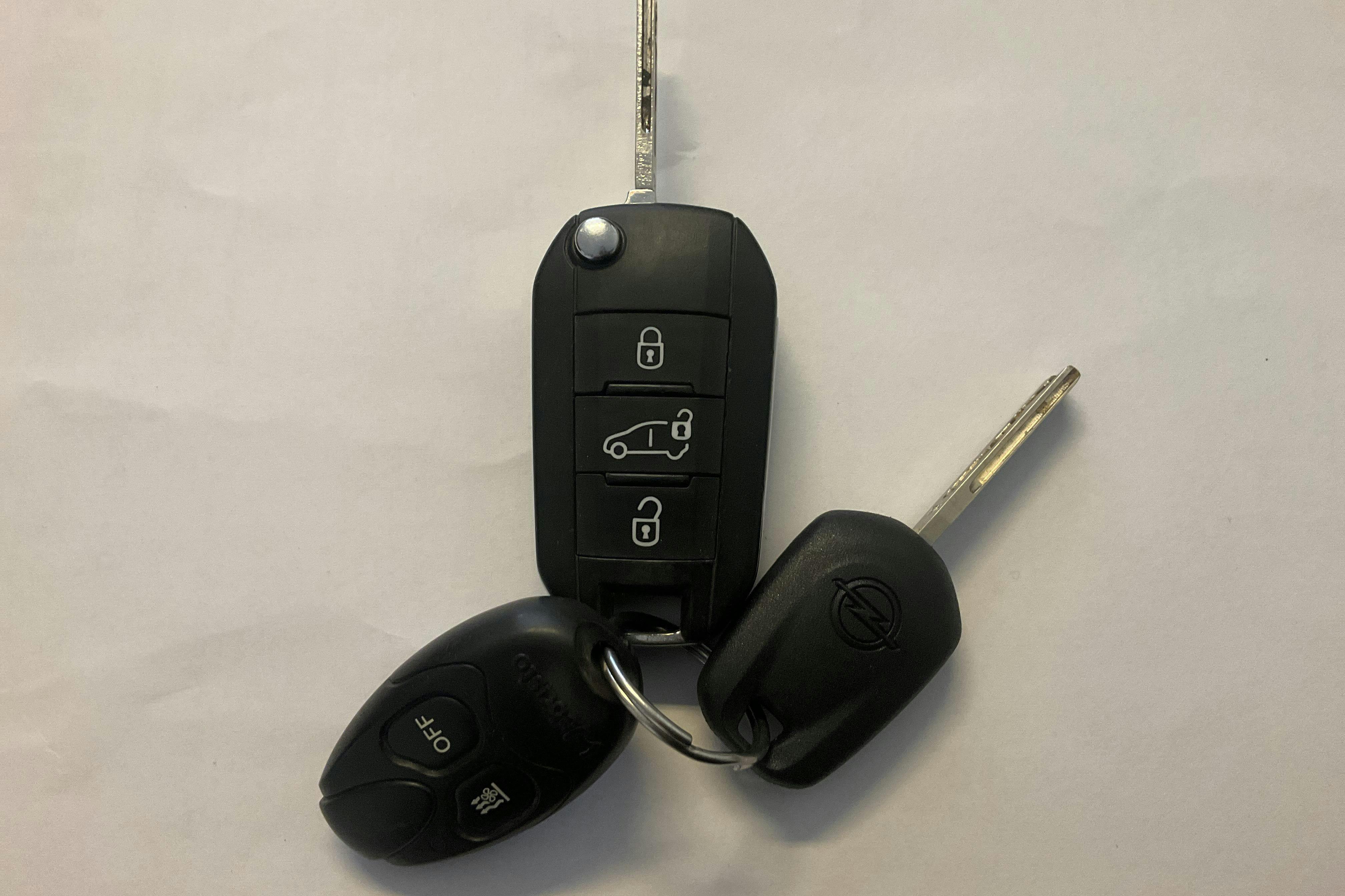 Opel Vivaro 1.5 D (120hk) - 4 730 mil - Automat - vit - 2021