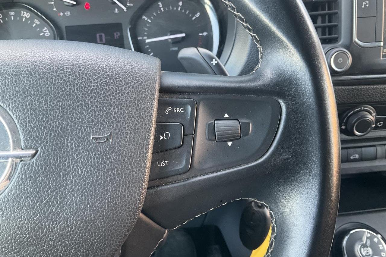 Opel Vivaro 1.5 D (120hk) - 4 730 mil - Automat - vit - 2021