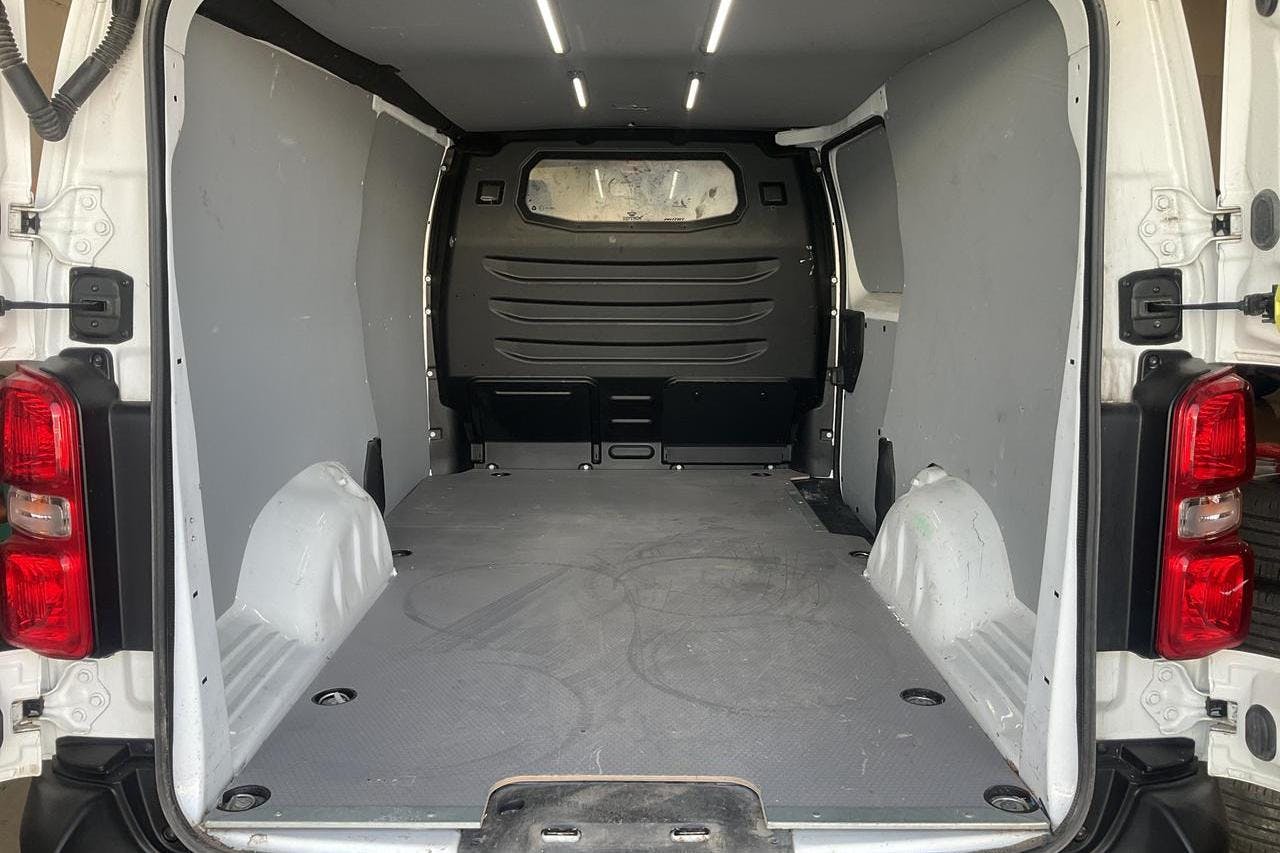 Opel Vivaro 1.5 D (120hk) - 4 730 mil - Automat - vit - 2021