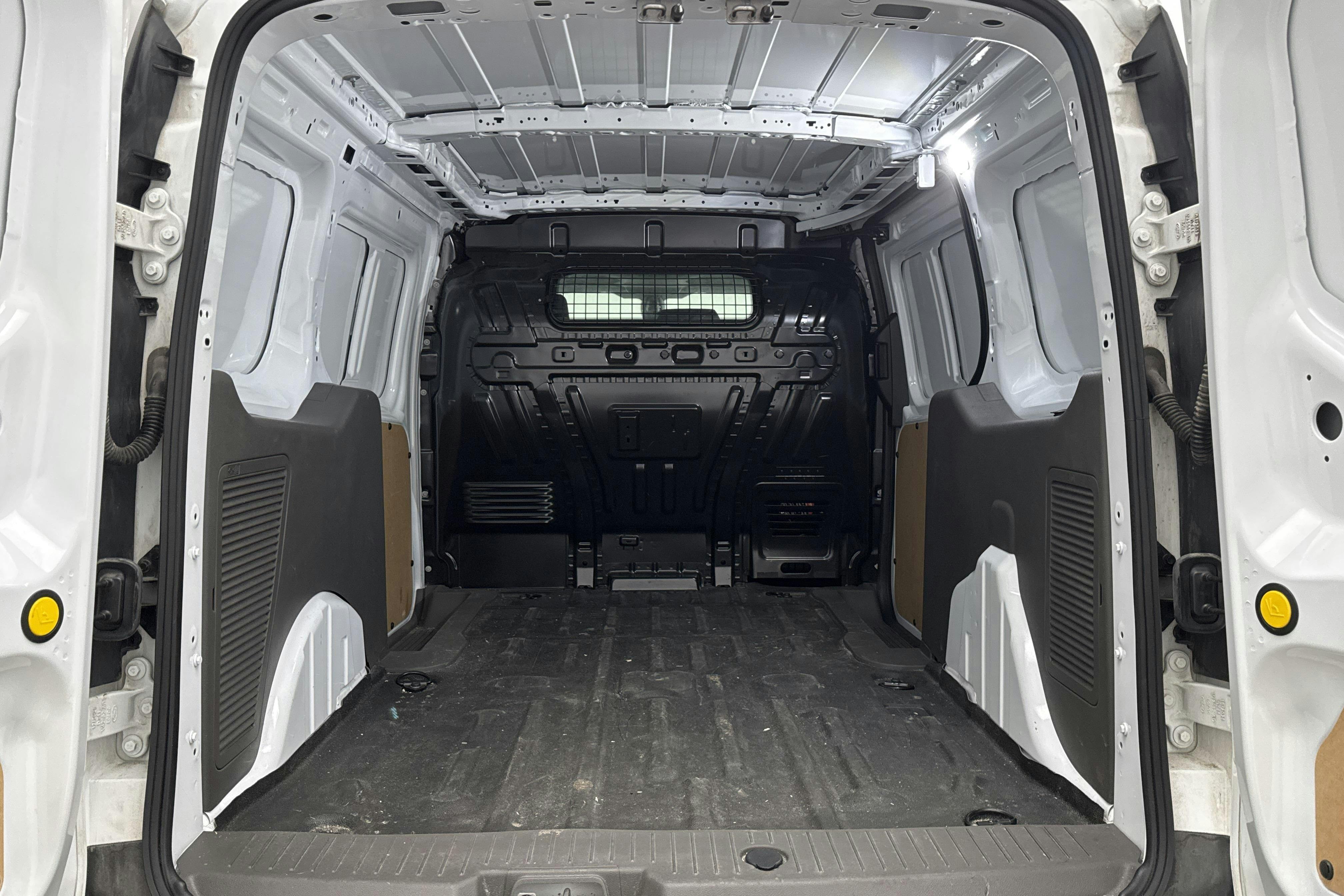 Ford Transit Connect 1.5 TDCi (120hk) - 3 969 mil - Automat - vit - 2023
