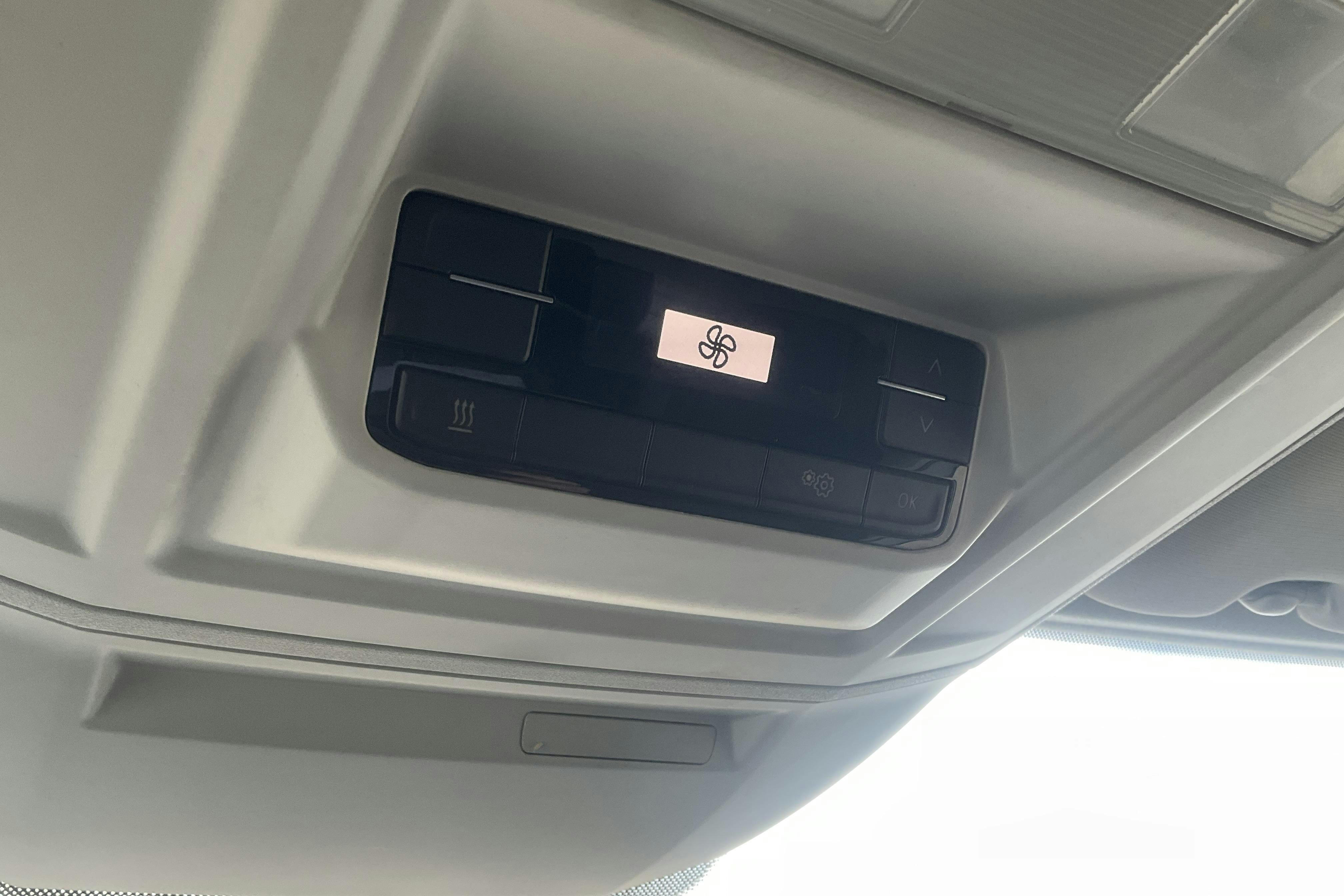 VW Crafter 35 2.0 TDI Volymskåp (177hk) - 346 770 km - Automatic - white - 2018