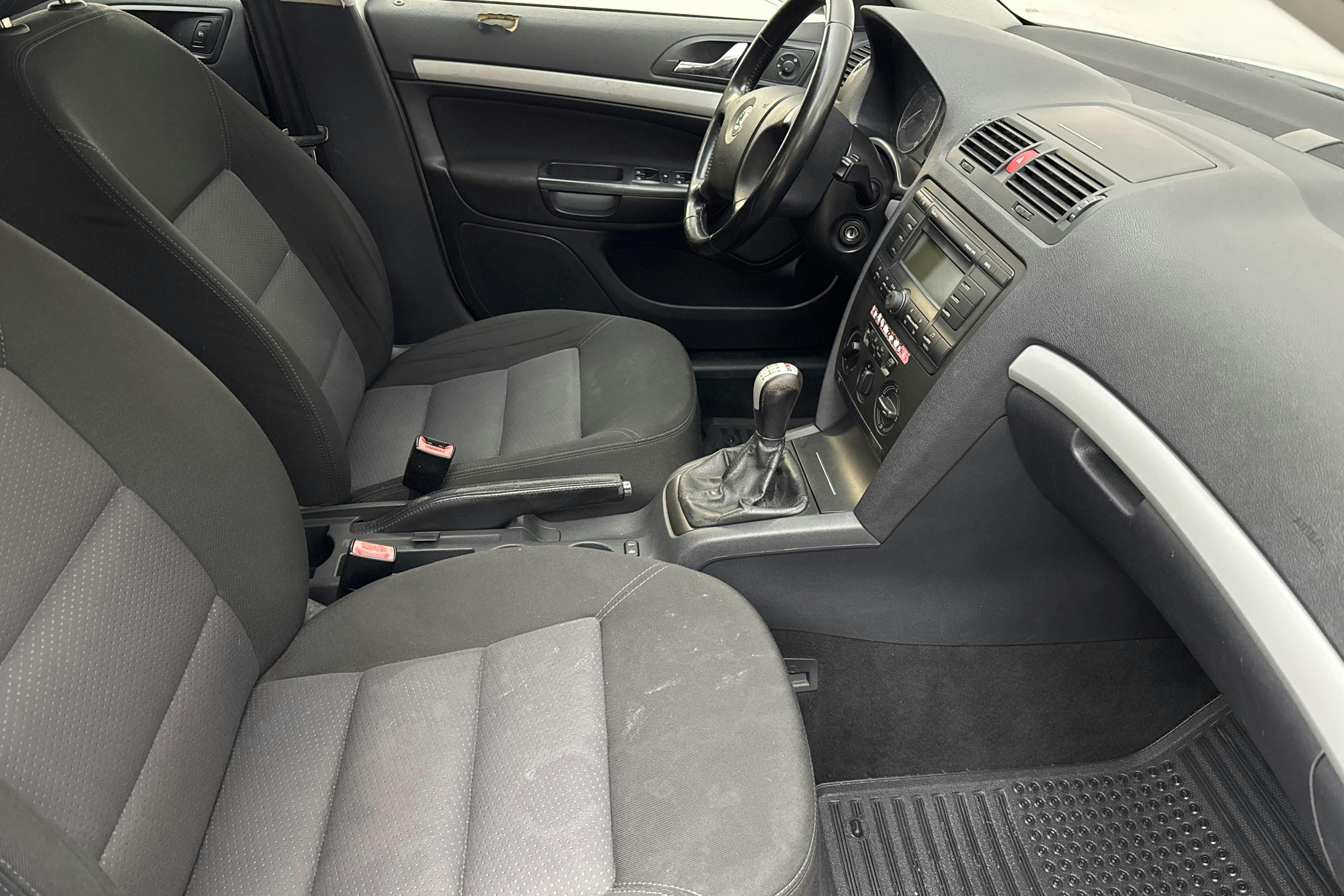 Skoda Octavia II 1.9 TDI Kombi 4X4 (105hk) - 242 580 km - Manual - white - 2007