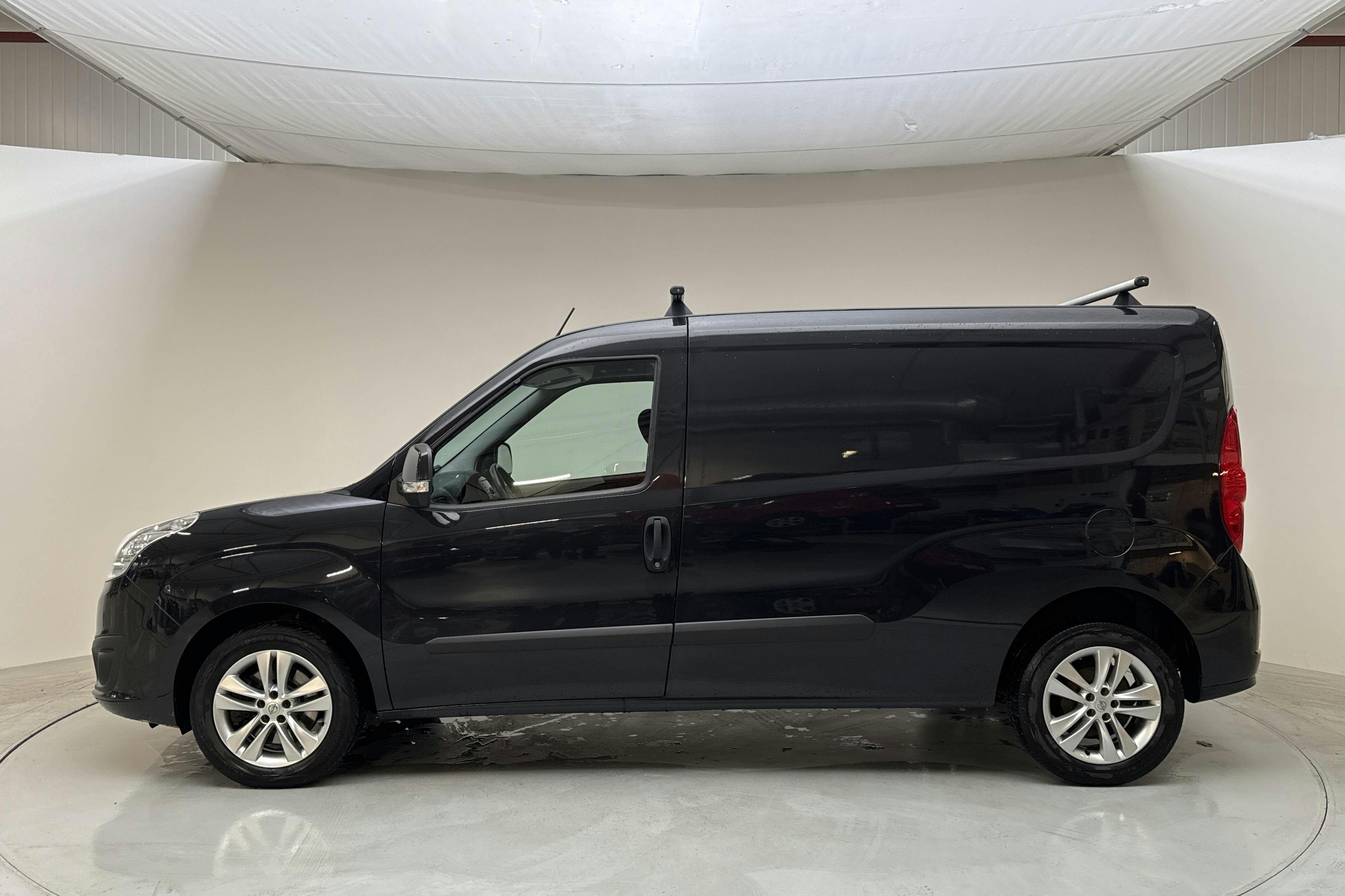 Opel Combo 1.3 CDTI Skåp (95hk) - 8 325 mil - Manuell - svart - 2018