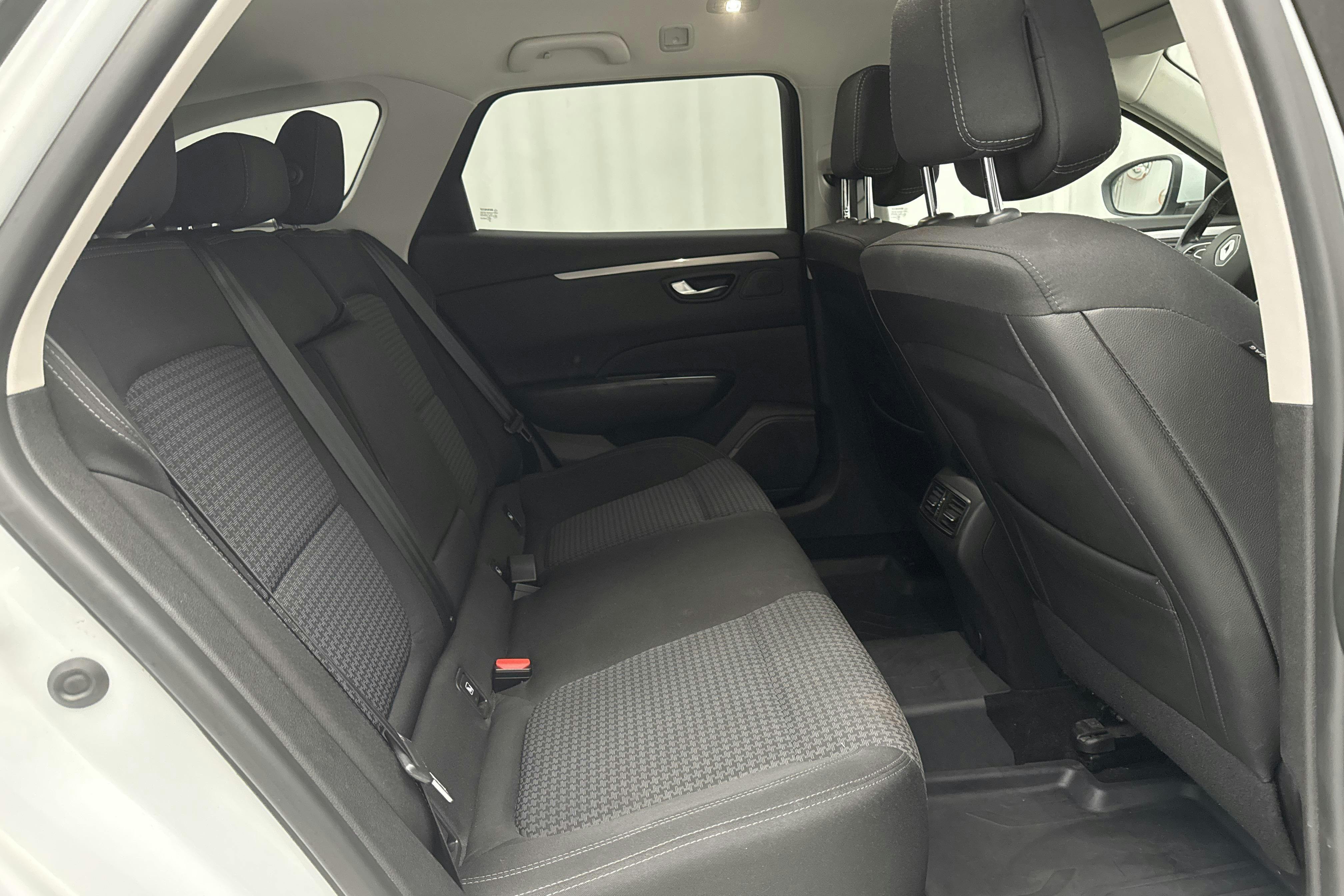 Renault Talisman 1.6 TCe Kombi (150hk) - 89 390 km - Automatic - white - 2017