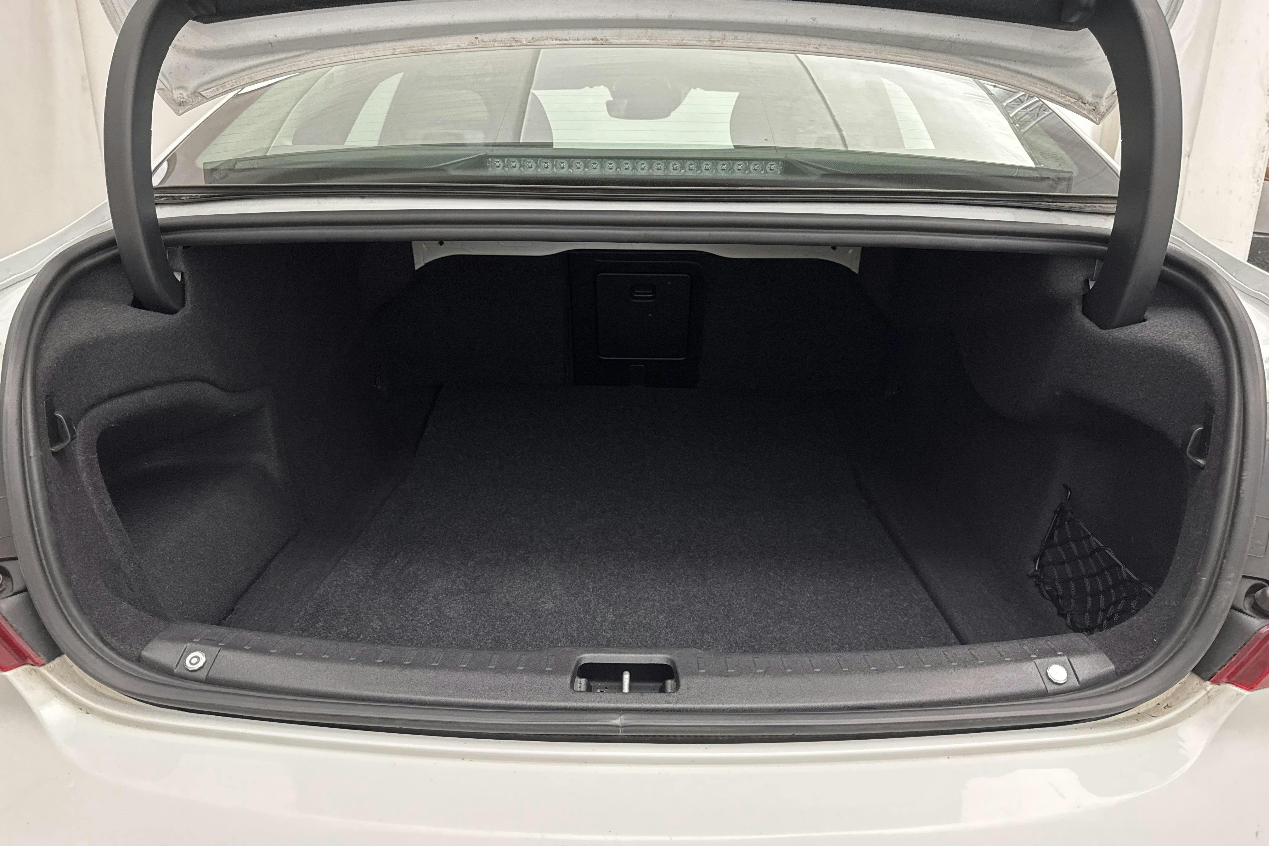 Volvo S90 T5 (250hk) - 18 026 mil - Automat - vit - 2018