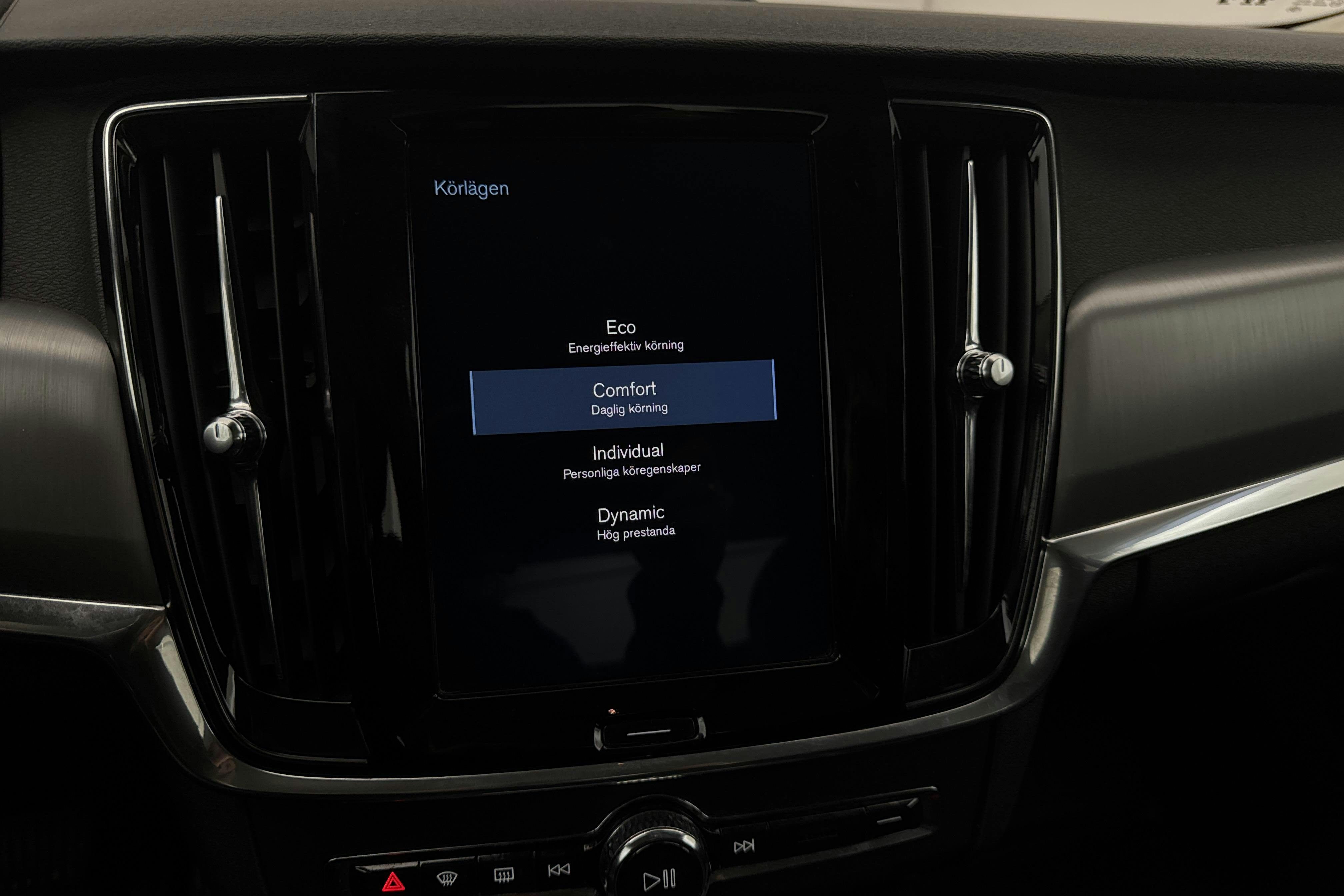 Volvo S90 T5 (250hk) - 18 026 mil - Automat - vit - 2018