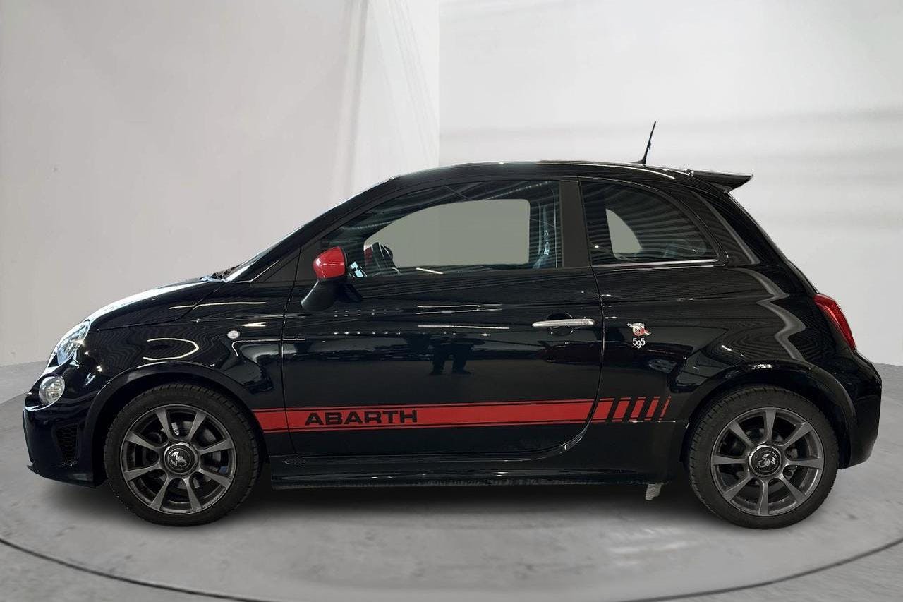 Fiat Abarth 595 (145hk) - 3 422 mil - Manuell - svart - 2022