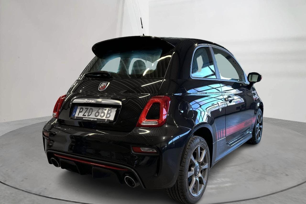 Fiat Abarth 595 (145hk) - 3 422 mil - Manuell - svart - 2022