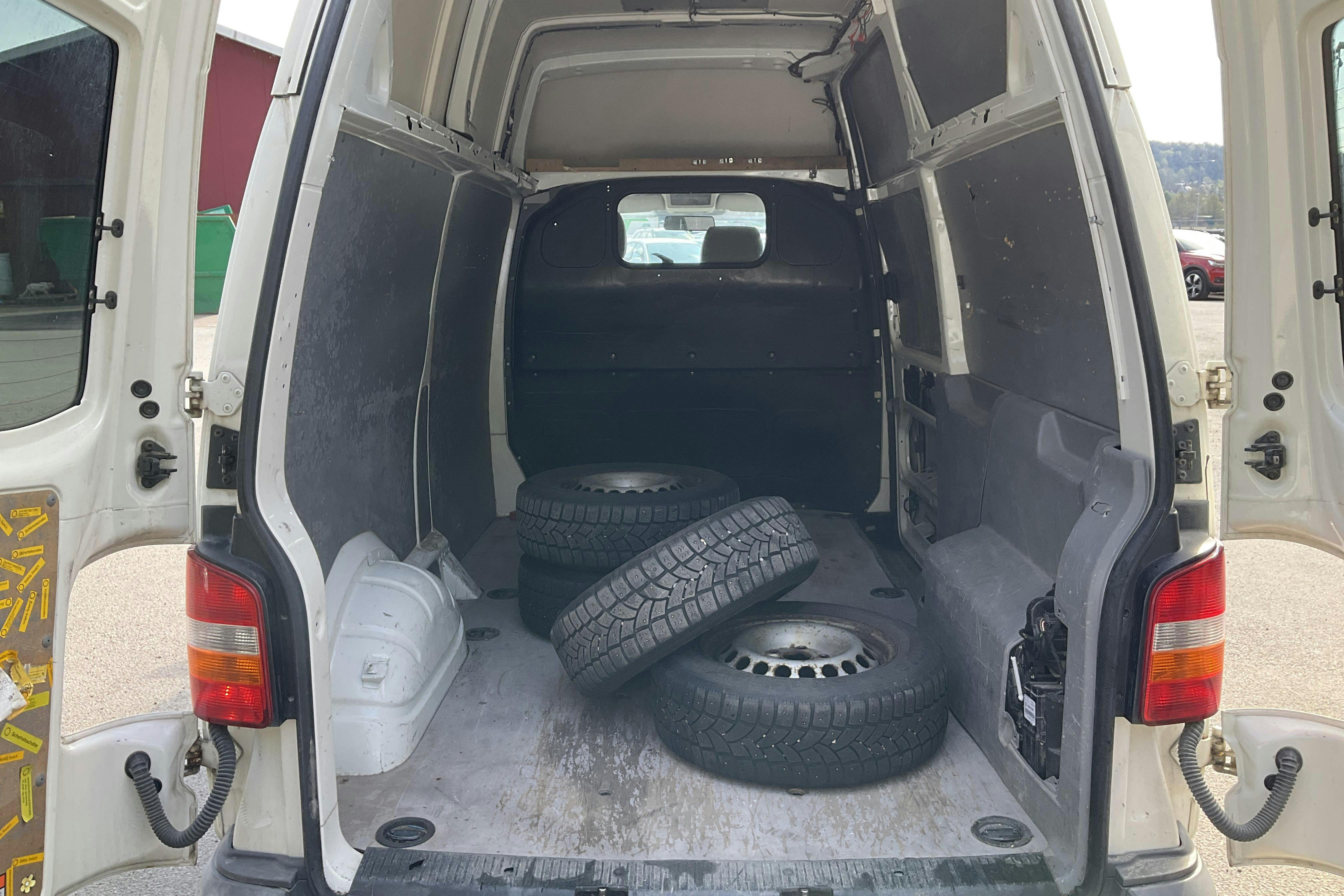 VW Transporter T5 2.0 (115hk) - 149 180 km - Käsitsi - valge - 2008