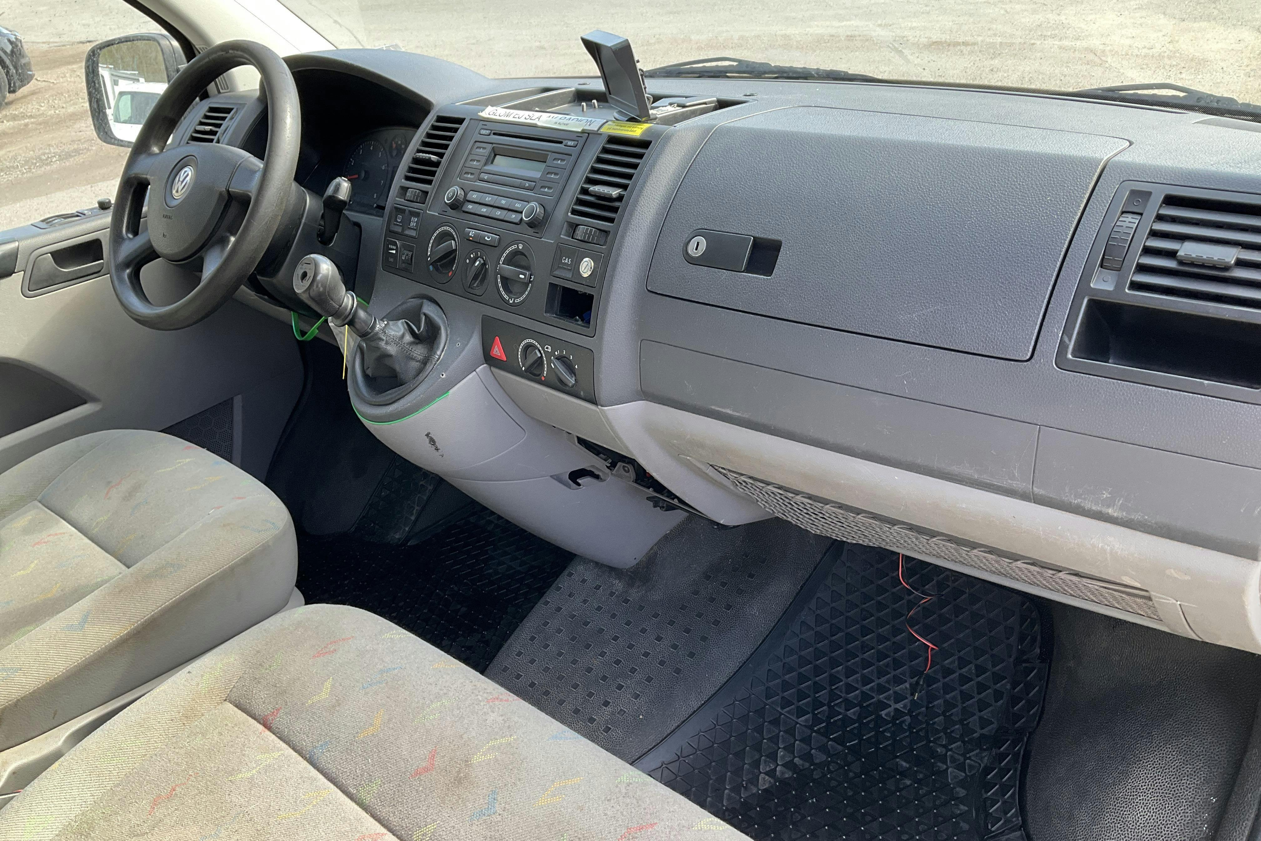 VW Transporter T5 2.0 (115hk) - 149 180 km - Käsitsi - valge - 2008