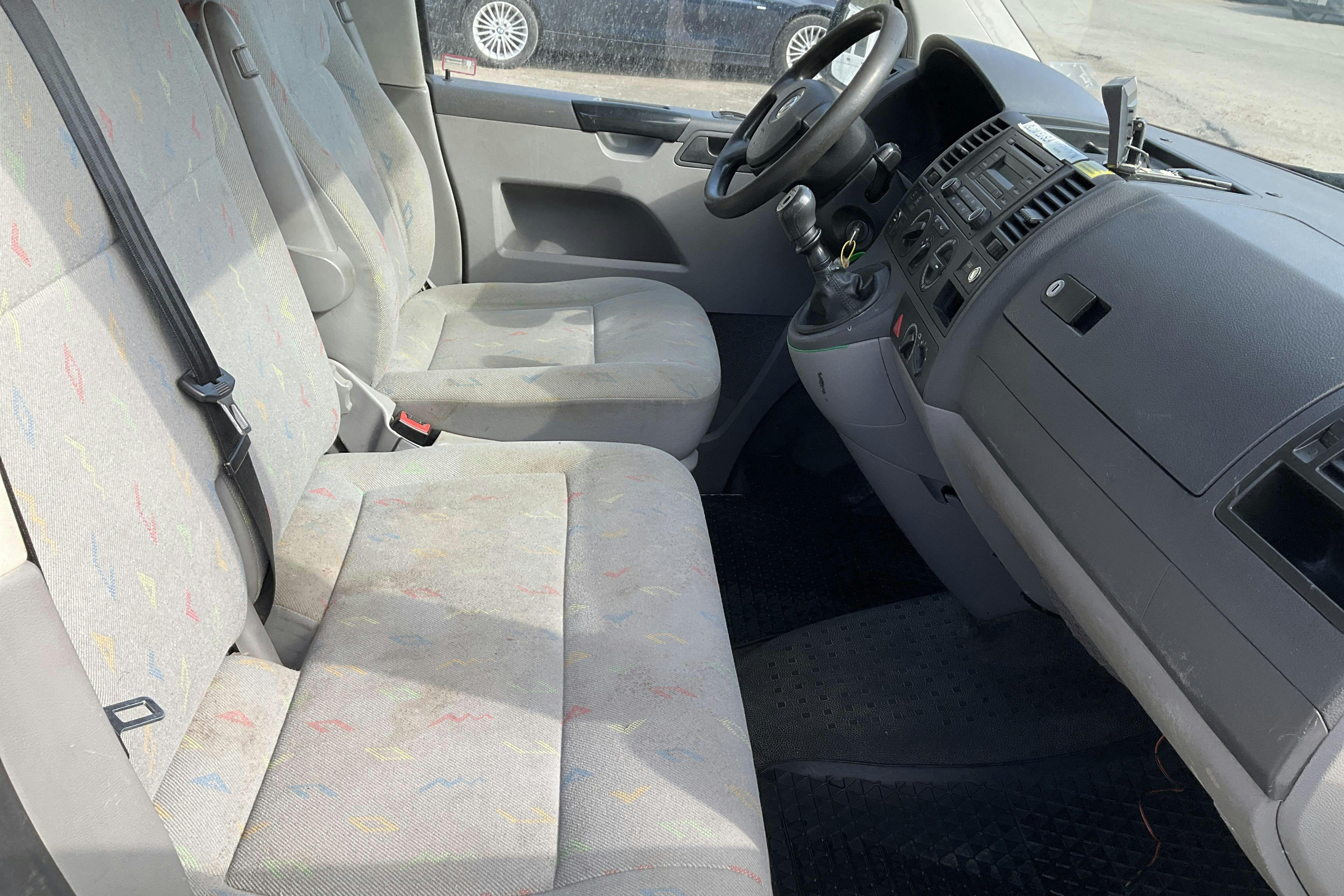 VW Transporter T5 2.0 (115hk) - 149 180 km - Käsitsi - valge - 2008