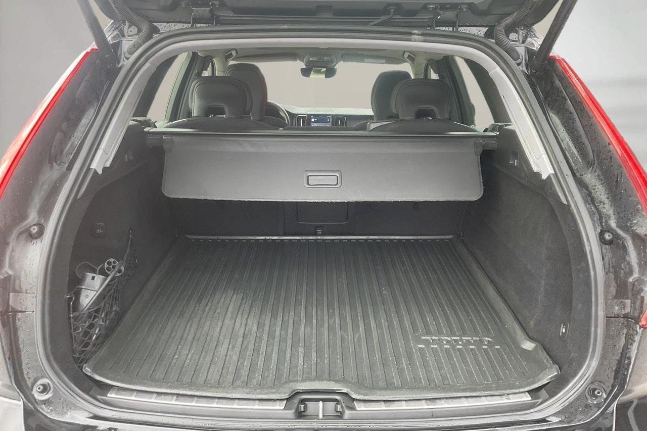 Volvo XC60 T6 AWD Recharge (350hk) - 12 657 mil - Automat - svart - 2022