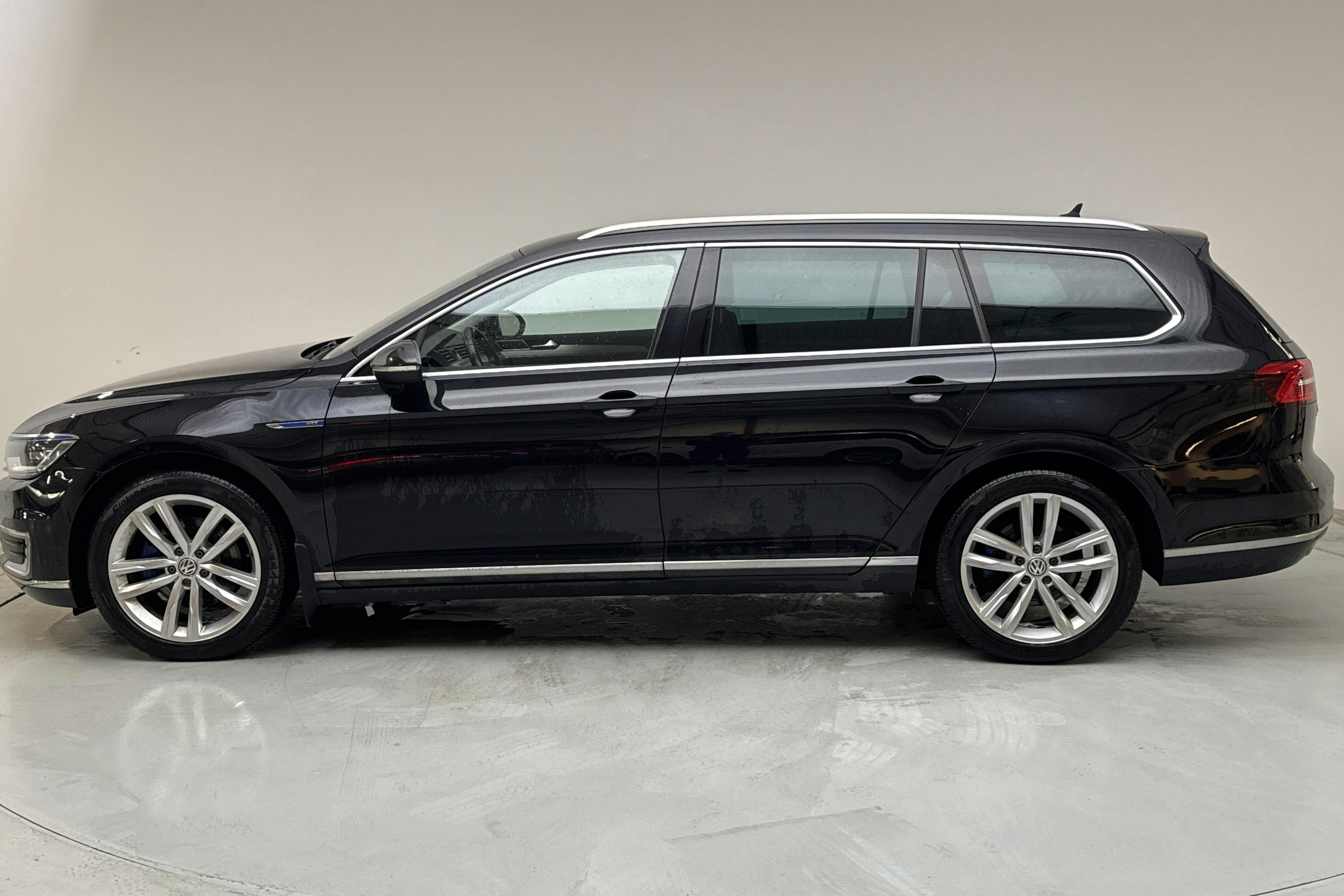 VW Passat 1.4 Plug-in-Hybrid Sportscombi (218hk) - 10 630 mil - Automat - svart - 2018