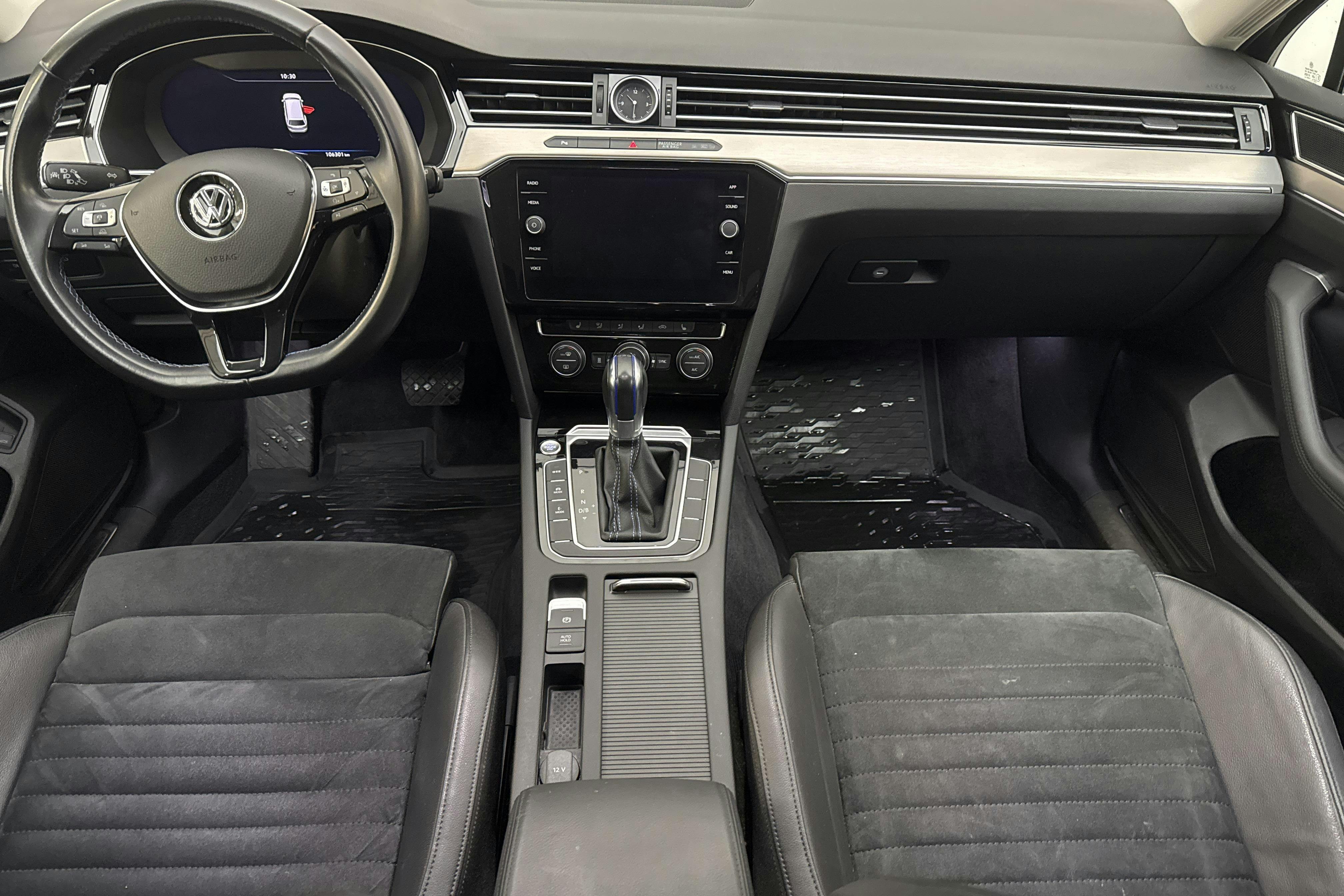 VW Passat 1.4 Plug-in-Hybrid Sportscombi (218hk) - 10 630 mil - Automat - svart - 2018