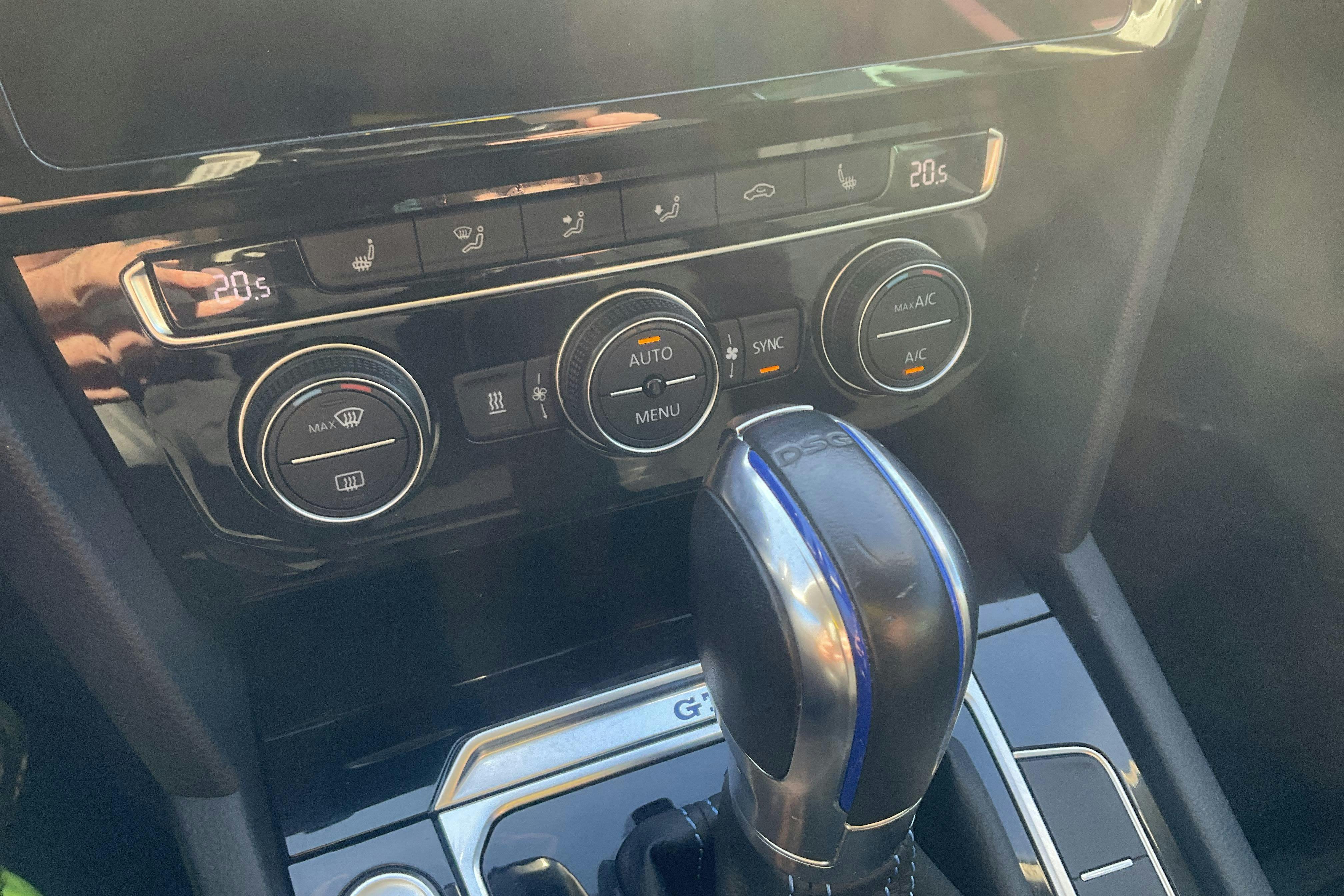 VW Passat 1.4 Plug-in-Hybrid Sportscombi (218hk) - 10 630 mil - Automat - svart - 2018