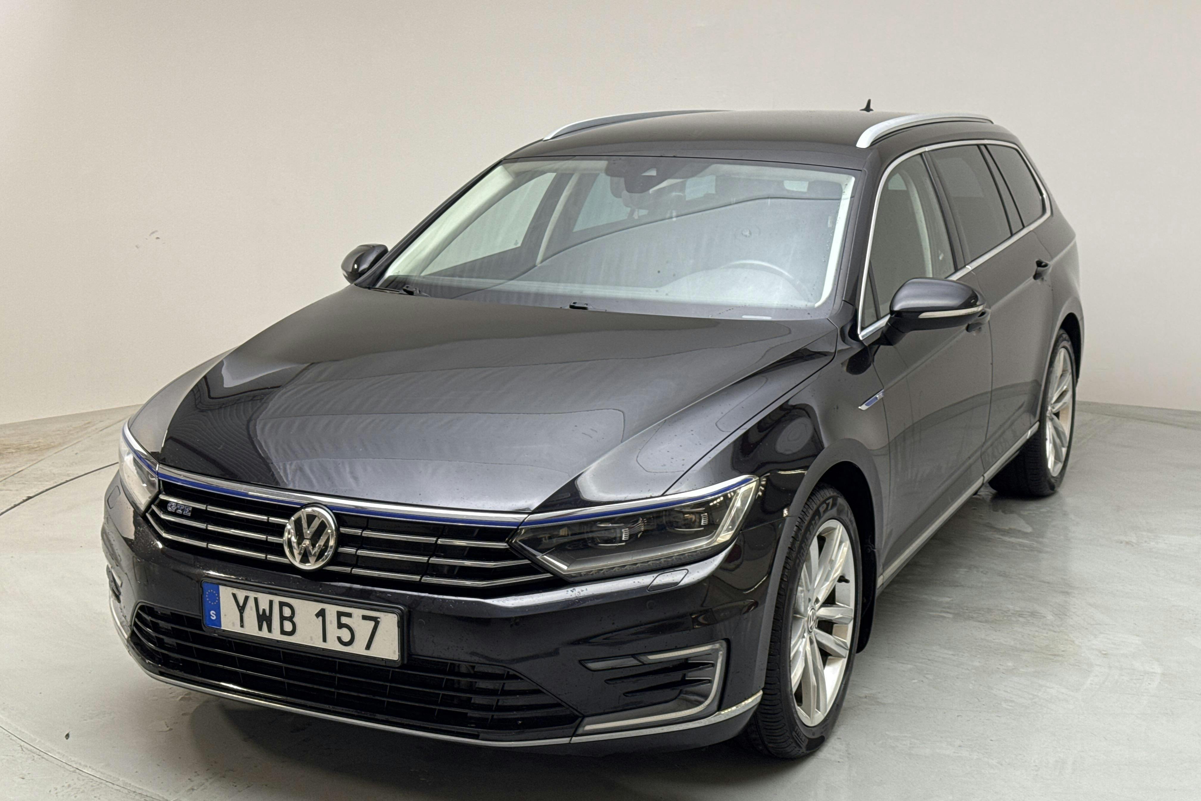 VW Passat 1.4 Plug-in-Hybrid Sportscombi (218hk) - 10 630 mil - Automat - svart - 2018