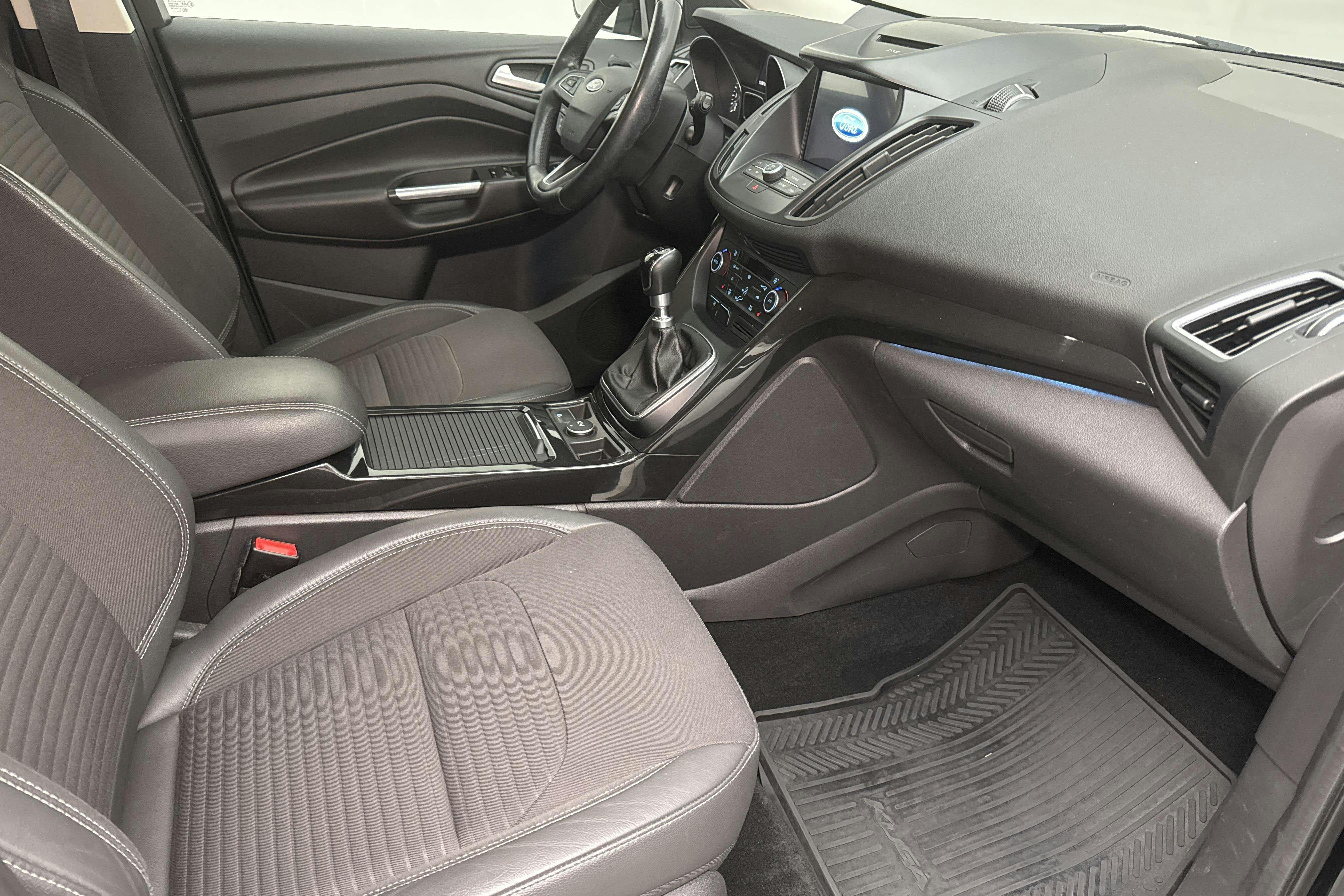 Ford Kuga 1.5 EcoBoost 2WD (150hk) - 114 790 km - Manualna - czarny - 2018