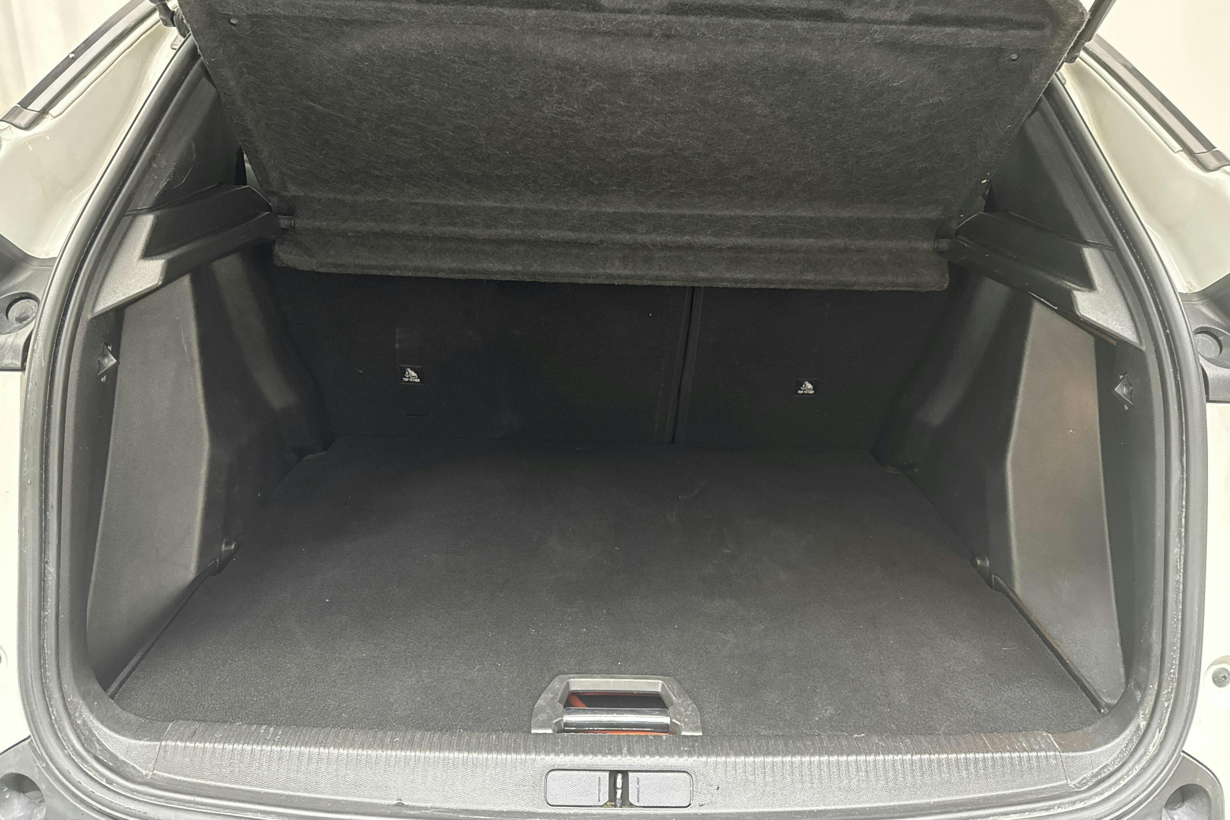 Peugeot e-2008 50 kWh (136hk) - 76 500 km - Automaattinen - valkoinen - 2022