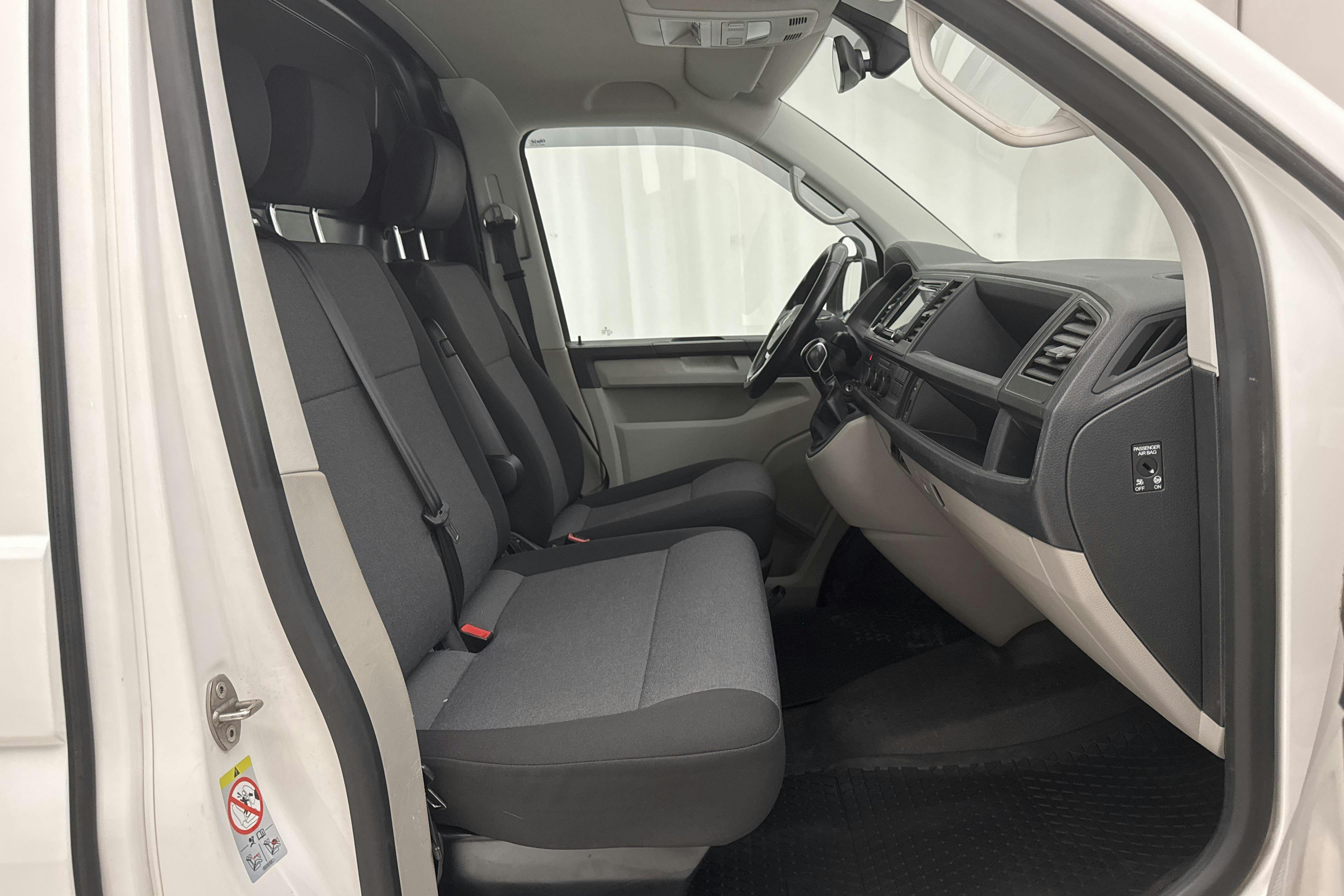 VW Transporter T6 2.0 TDI BMT Skåp (150hk) - 133 040 km - Automatyczna - biały - 2019