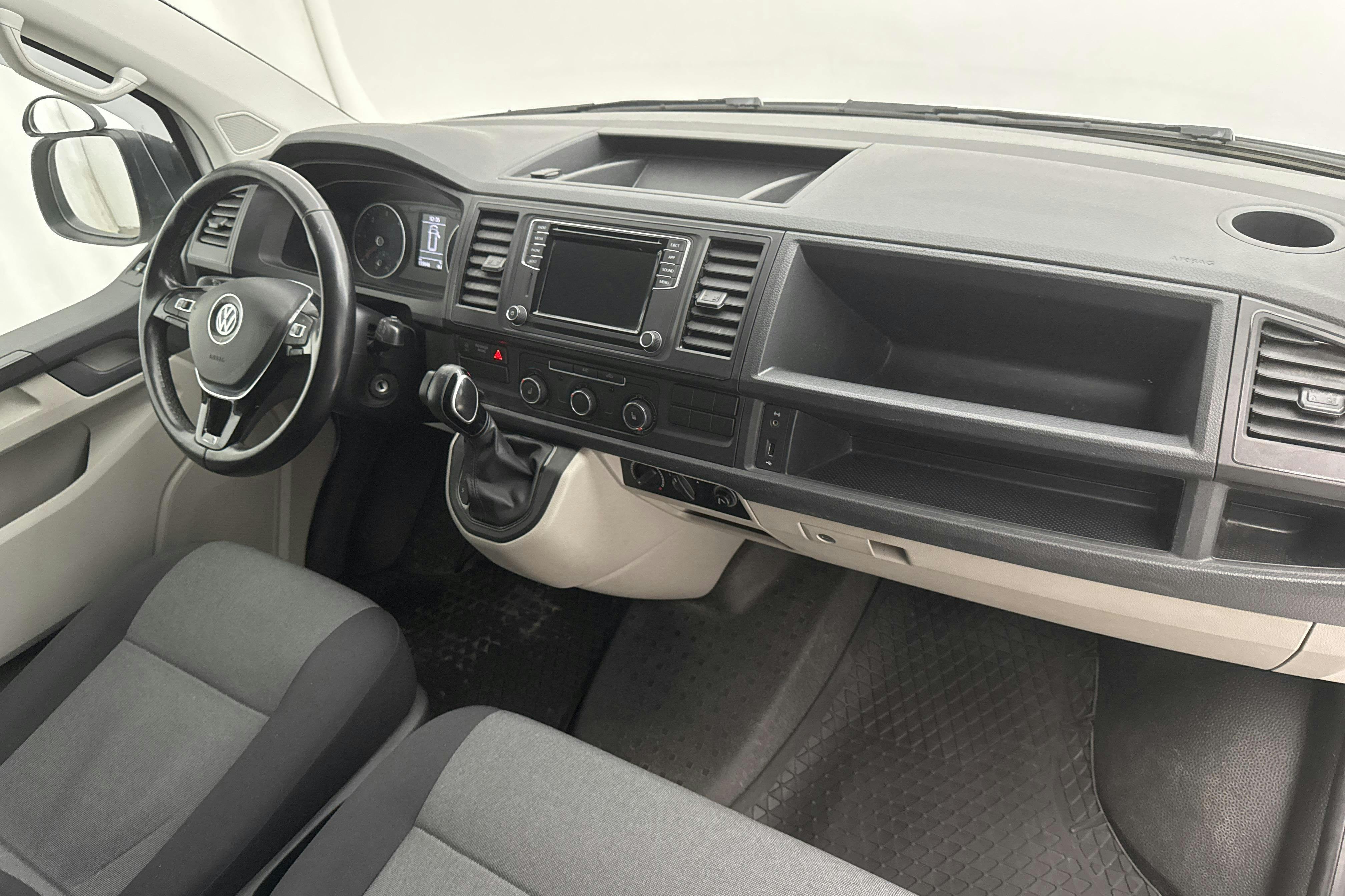 VW Transporter T6 2.0 TDI BMT Skåp (150hk) - 133 040 km - Automatyczna - biały - 2019