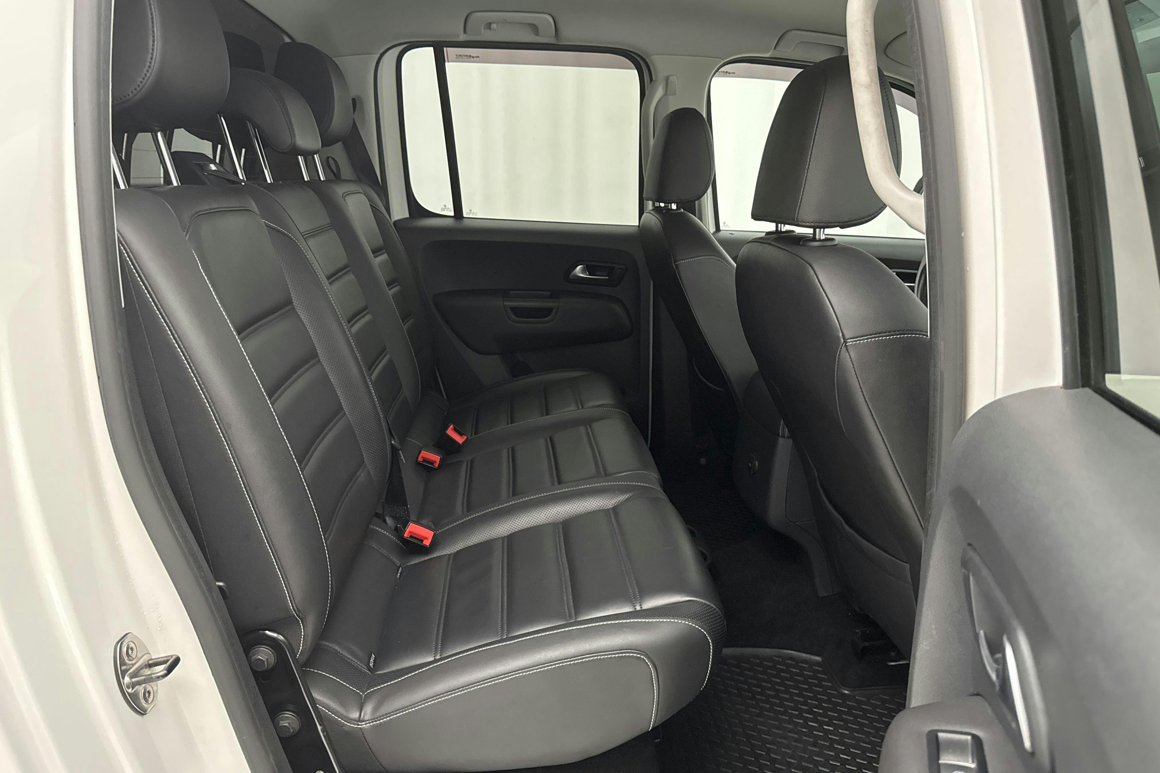 VW Amarok 3.0 TDI 4motion (224hk) - 23 554 mil - Automat - vit - 2018