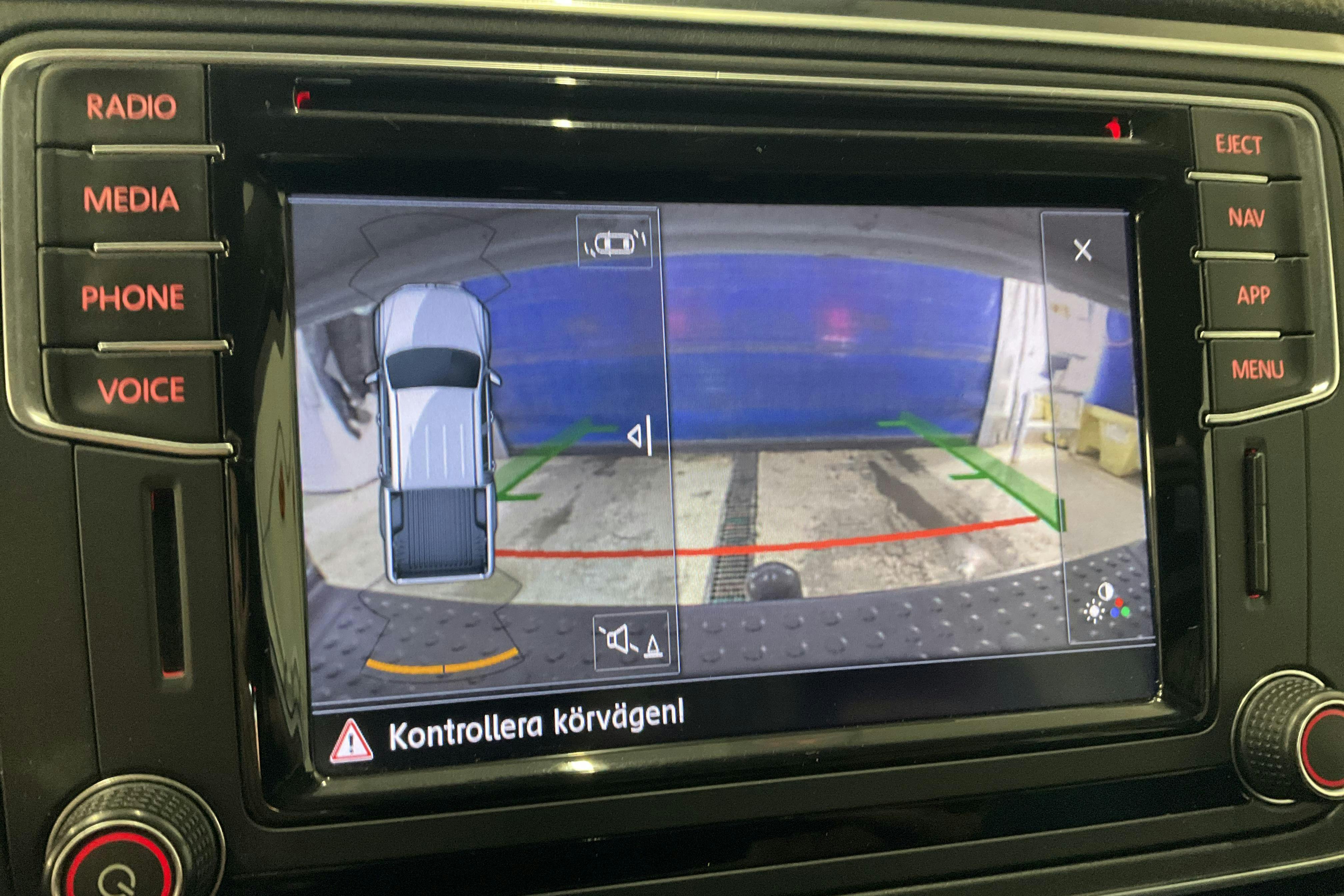 VW Amarok 3.0 TDI 4motion (224hk) - 23 554 mil - Automat - vit - 2018