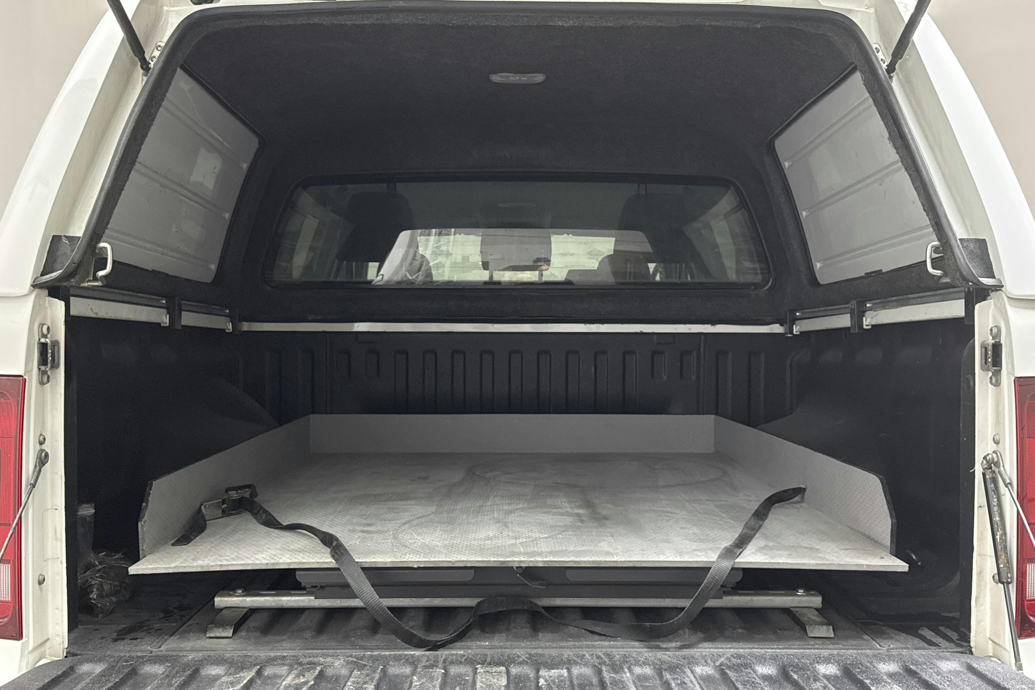VW Amarok 3.0 TDI 4motion (224hk) - 23 554 mil - Automat - vit - 2018