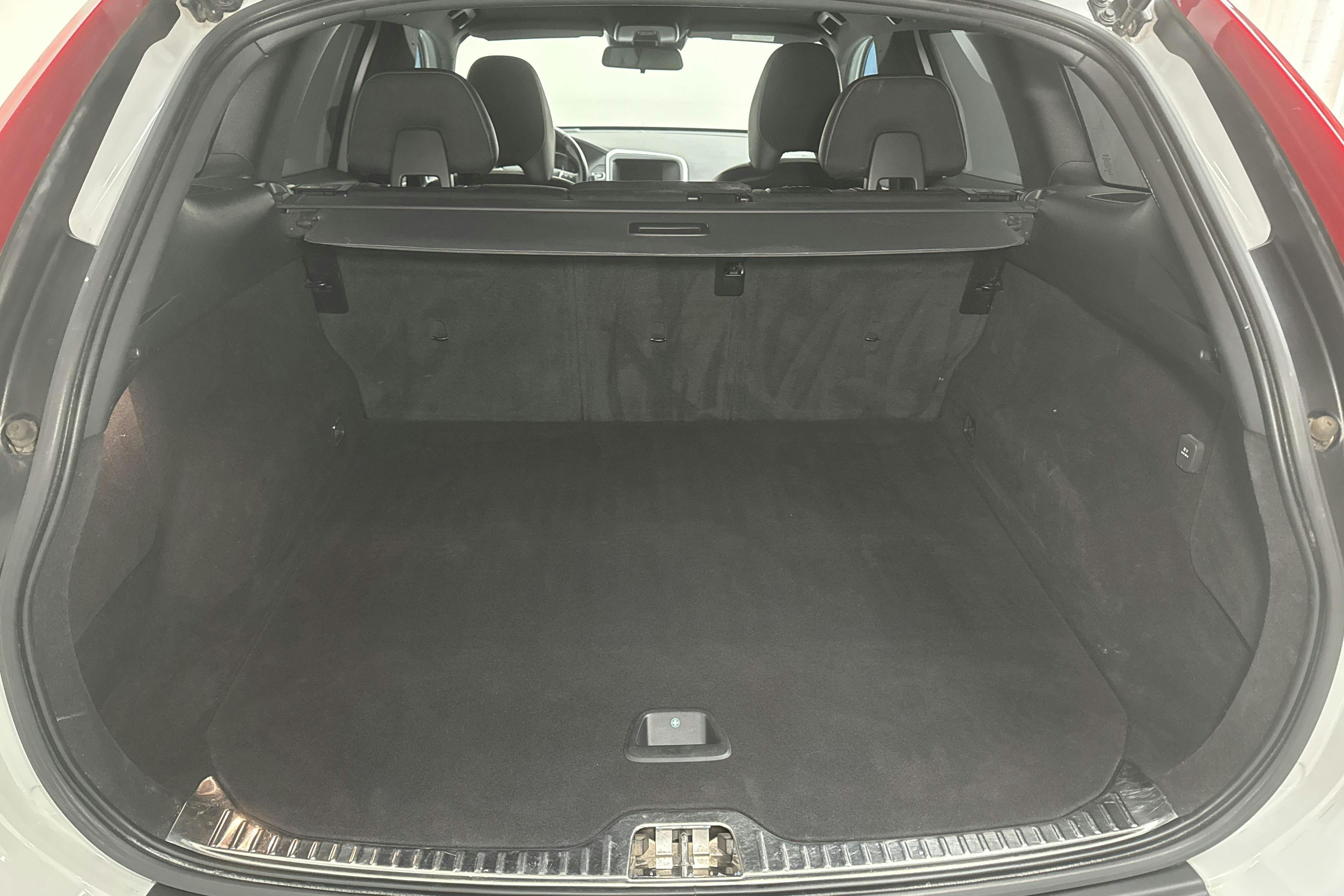 Volvo XC60 D4 AWD (190hk) - 110 650 km - Automatic - white - 2017