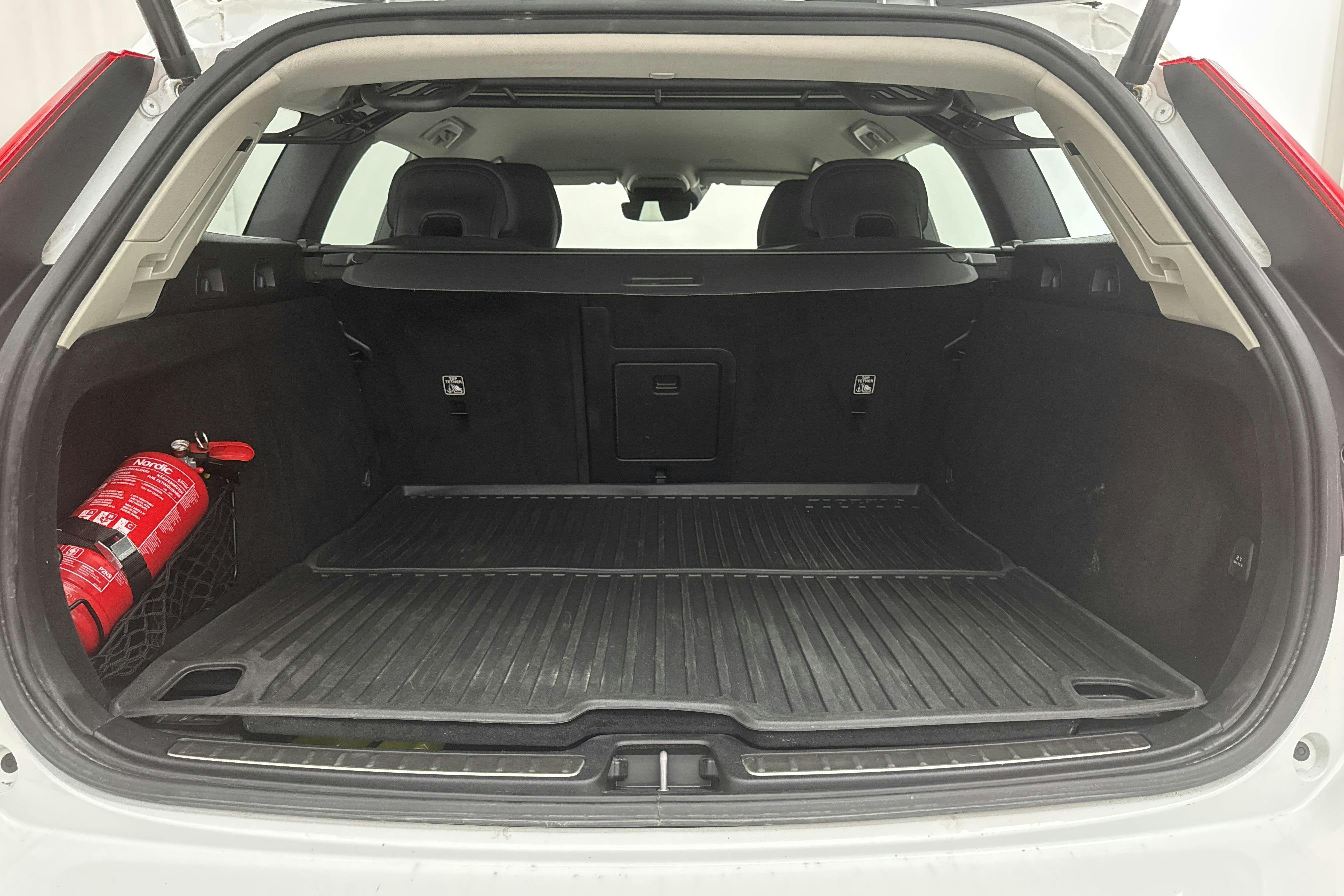 Volvo V60 B4 Mildhybrid, Diesel (197hk) - 11 876 mil - Automat - vit - 2022