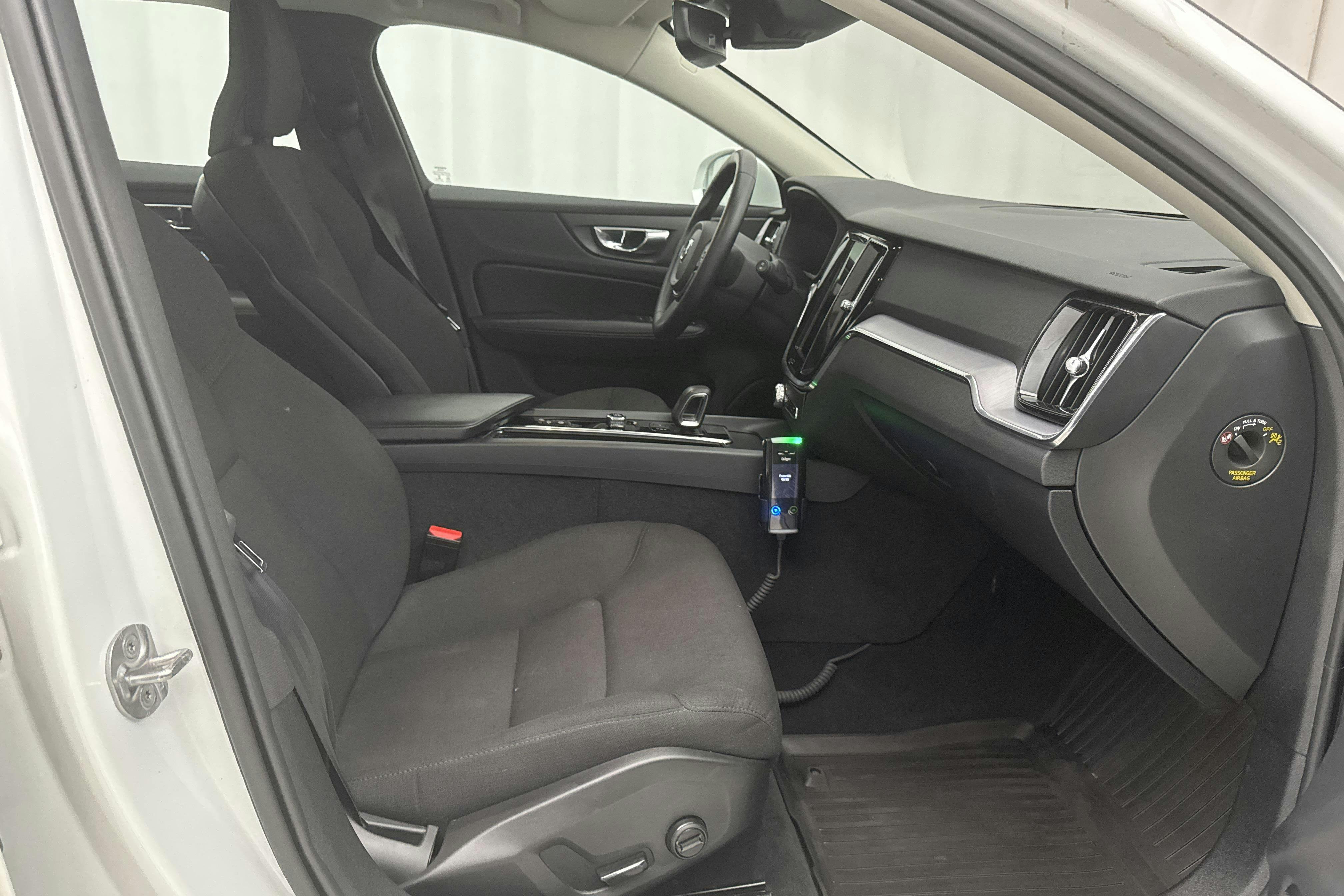 Volvo V60 B4 Mildhybrid, Diesel (197hk) - 11 876 mil - Automat - vit - 2022