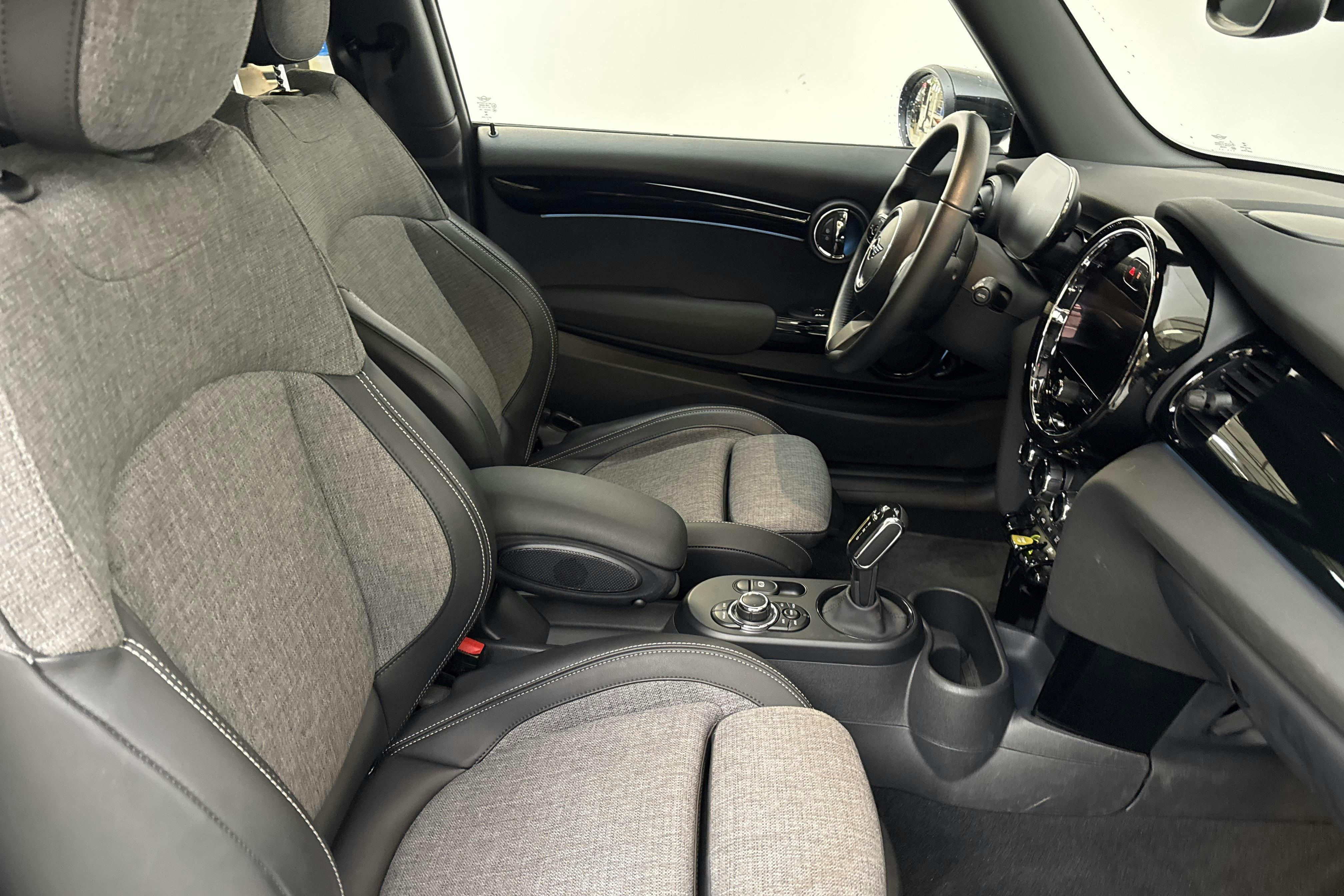 MINI Cooper SE, F56 LCI (184hk) - 42 660 km - Automaatne - sinine - 2023