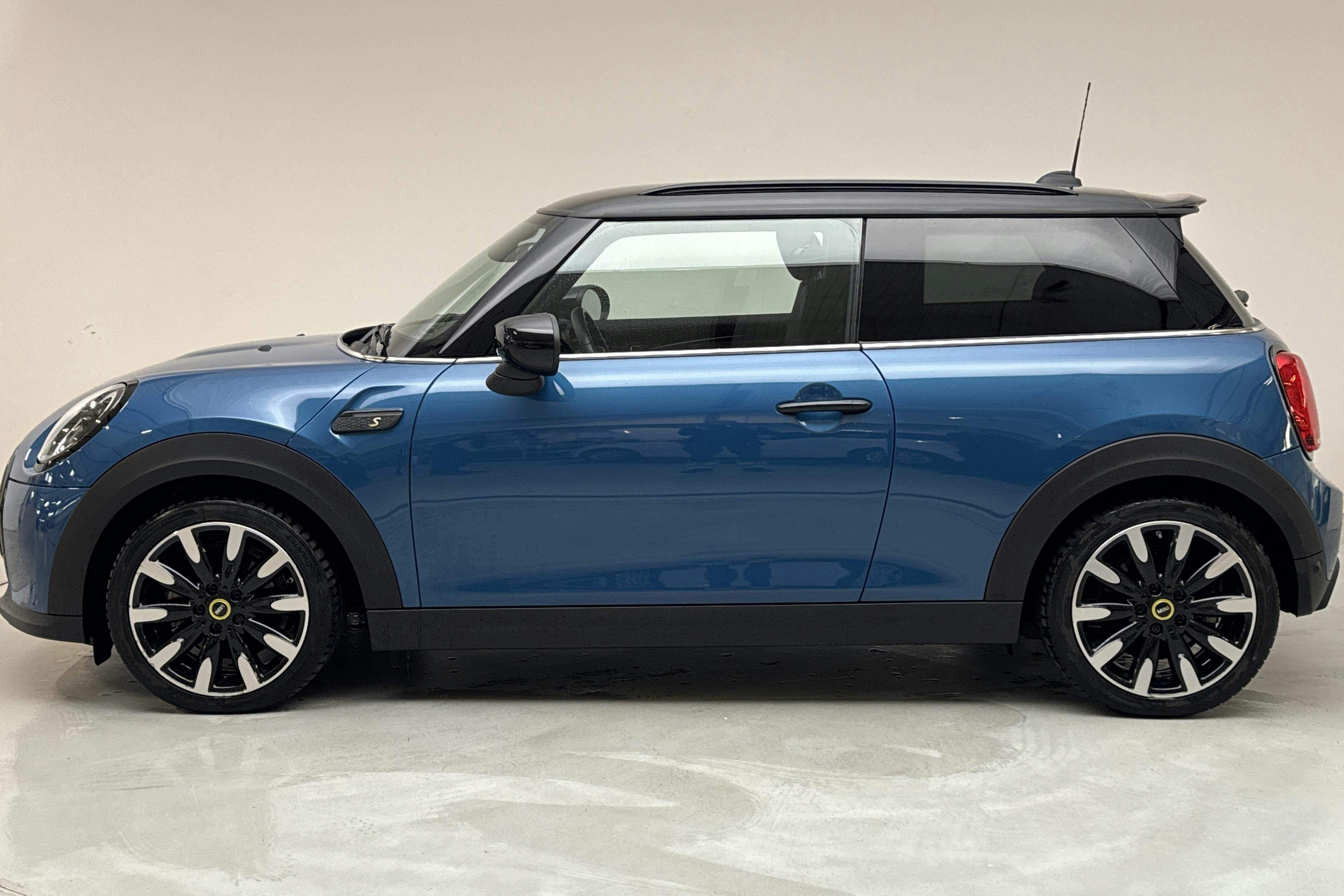 MINI Cooper SE, F56 LCI (184hk) - 42 660 km - Automaatne - sinine - 2023