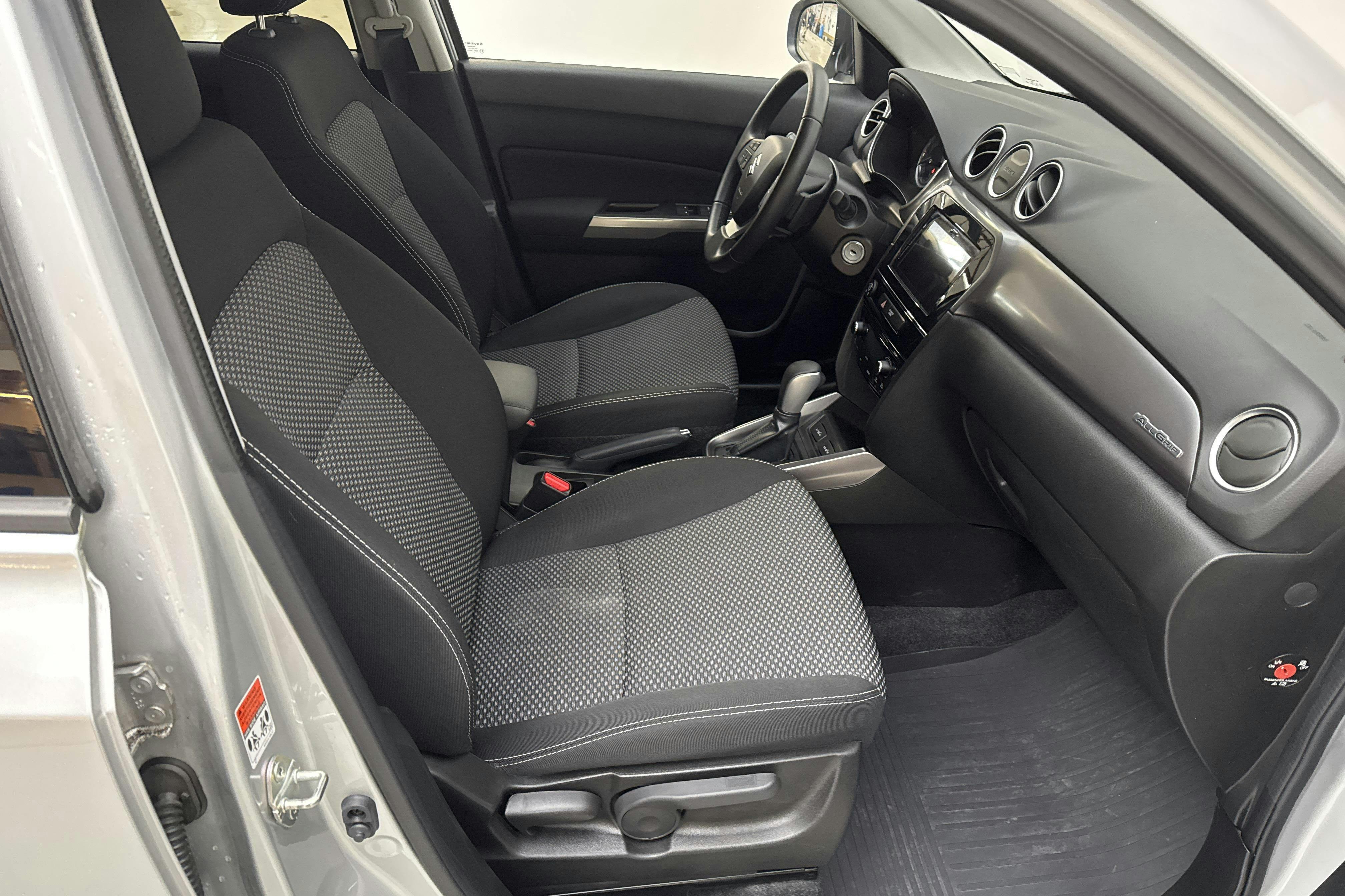 Suzuki Vitara 1.4T Boosterjet Allgrip 4x4 (140hk) - 55 050 km - Automaatne - hõbe - 2019