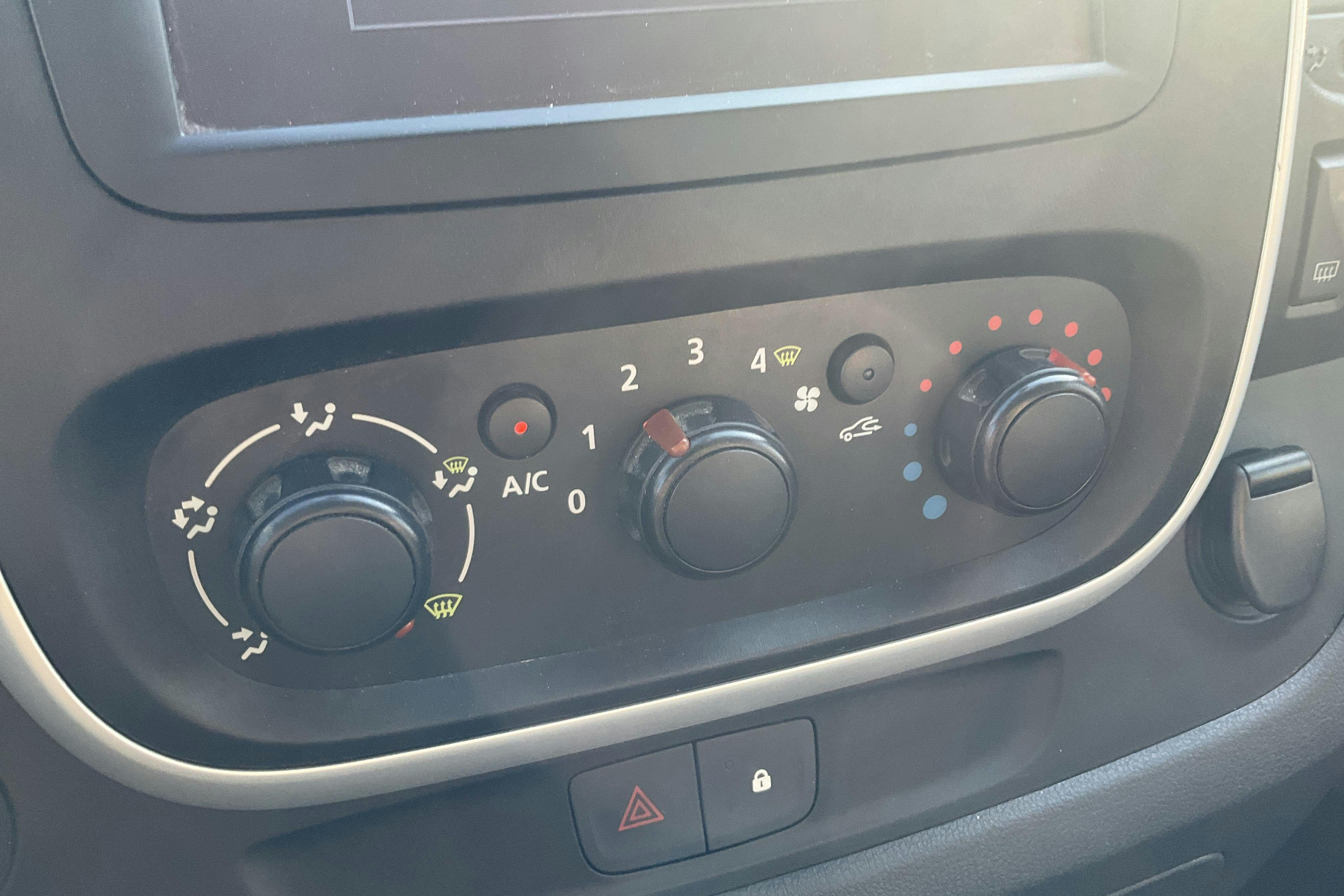 Opel Vivaro 1.6 CDTI (114hk) - 18 583 mil - Manuell - vit - 2015