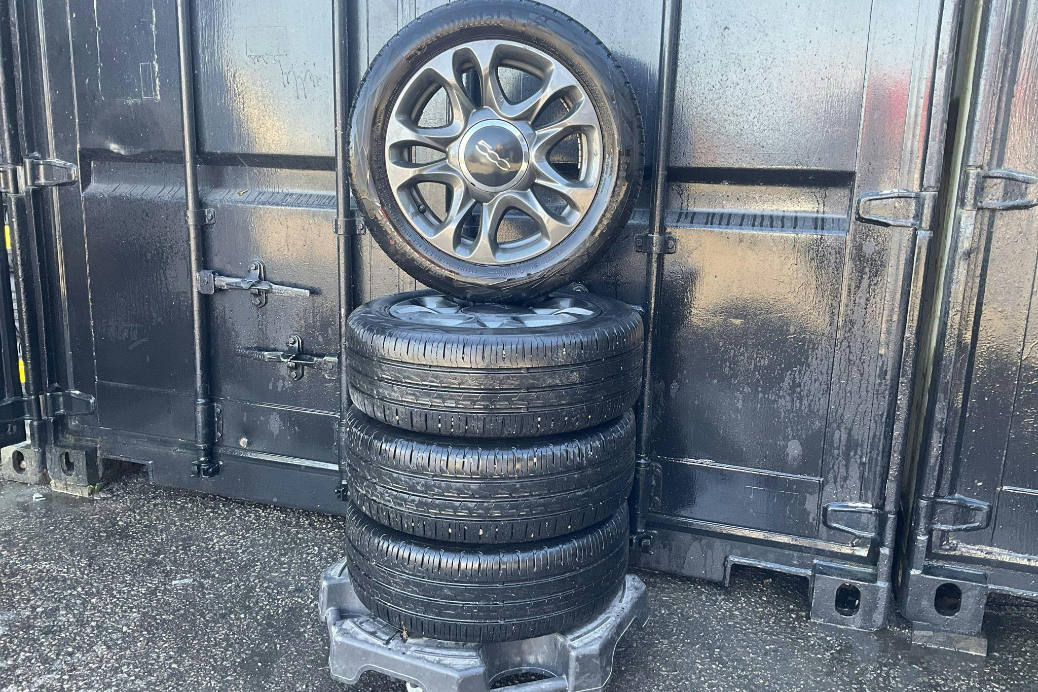 Fiat 500 Hybrid Cab (70hk) - 23 300 km - Manuaalinen - harmaa - 2022