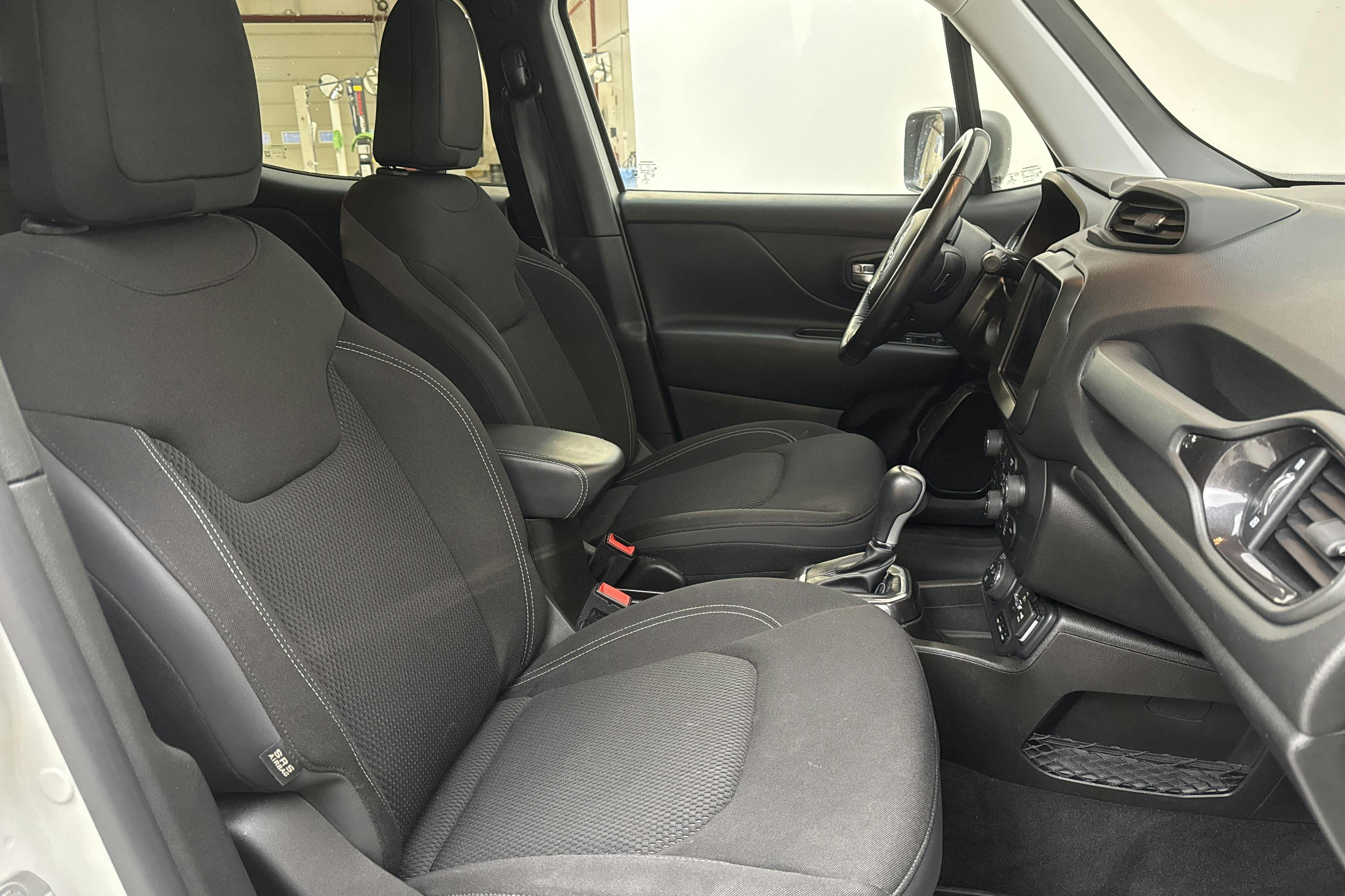 Jeep Renegade 1.3 PHEV 4WD (190hk) - 67 280 km - Automatic - white - 2020