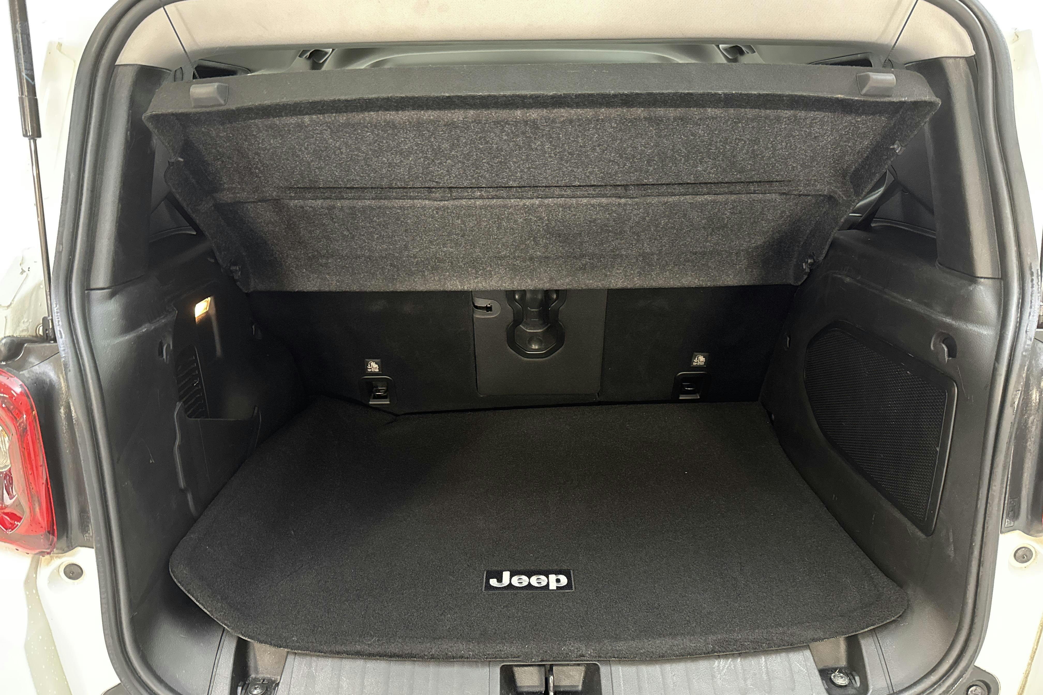 Jeep Renegade 1.3 PHEV 4WD (190hk) - 67 280 km - Automatic - white - 2020