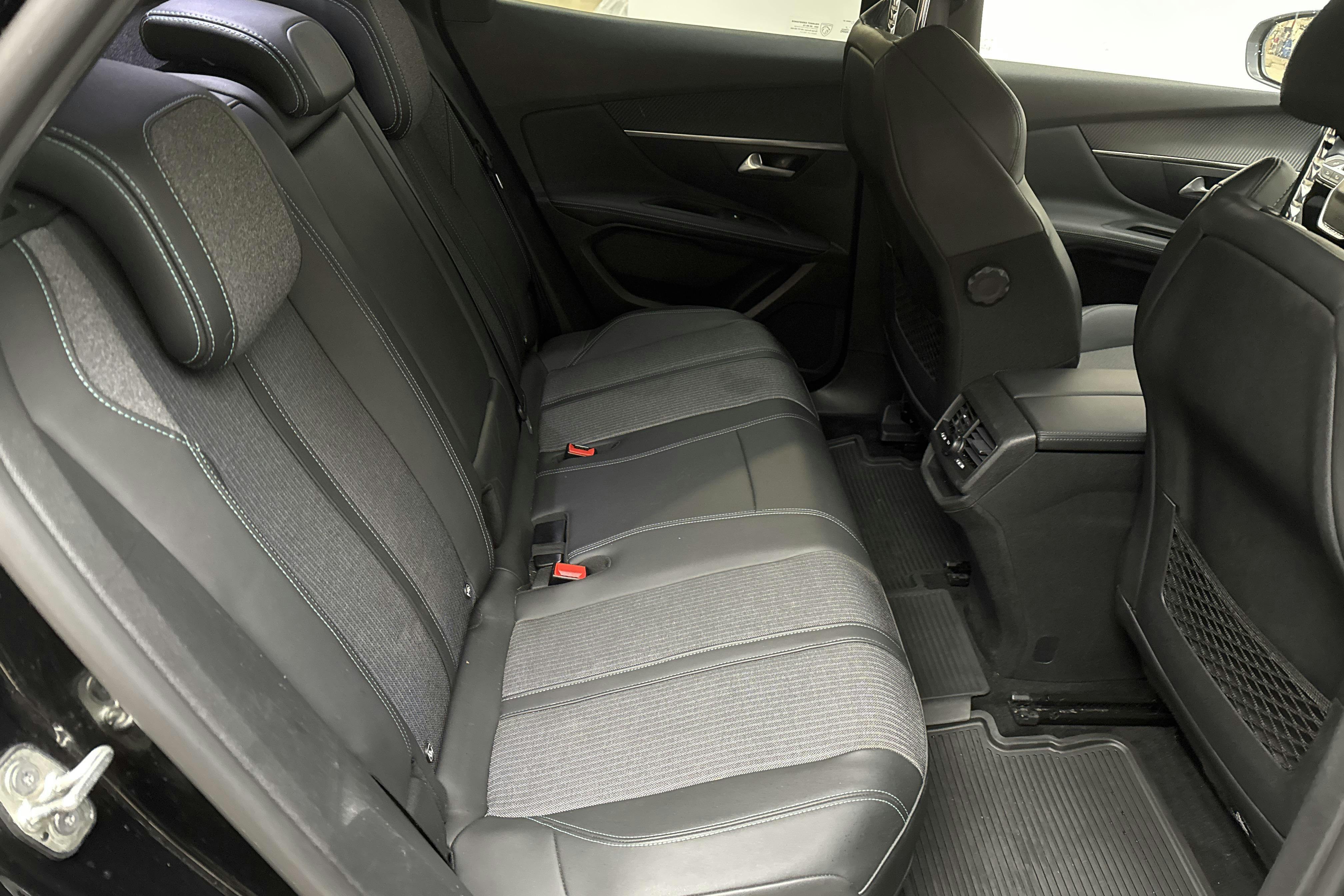 Peugeot 3008 1.6 Plug-in Hybrid (225hk) - 5 095 mil - Automat - svart - 2021