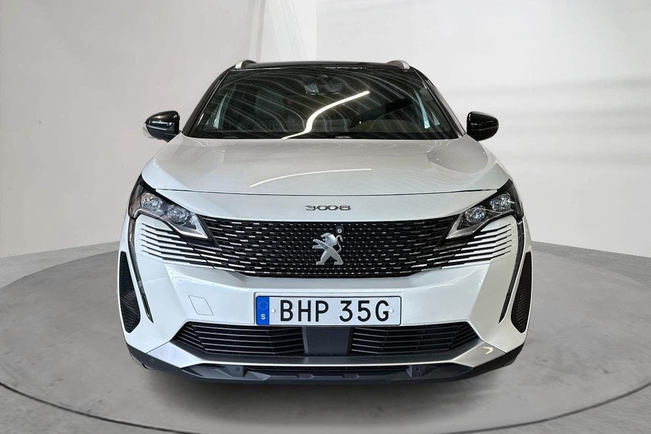 Peugeot 3008 1.6 Plug-in Hybrid 4 (300hk) - 8 735 mil - Automat - vit - 2021