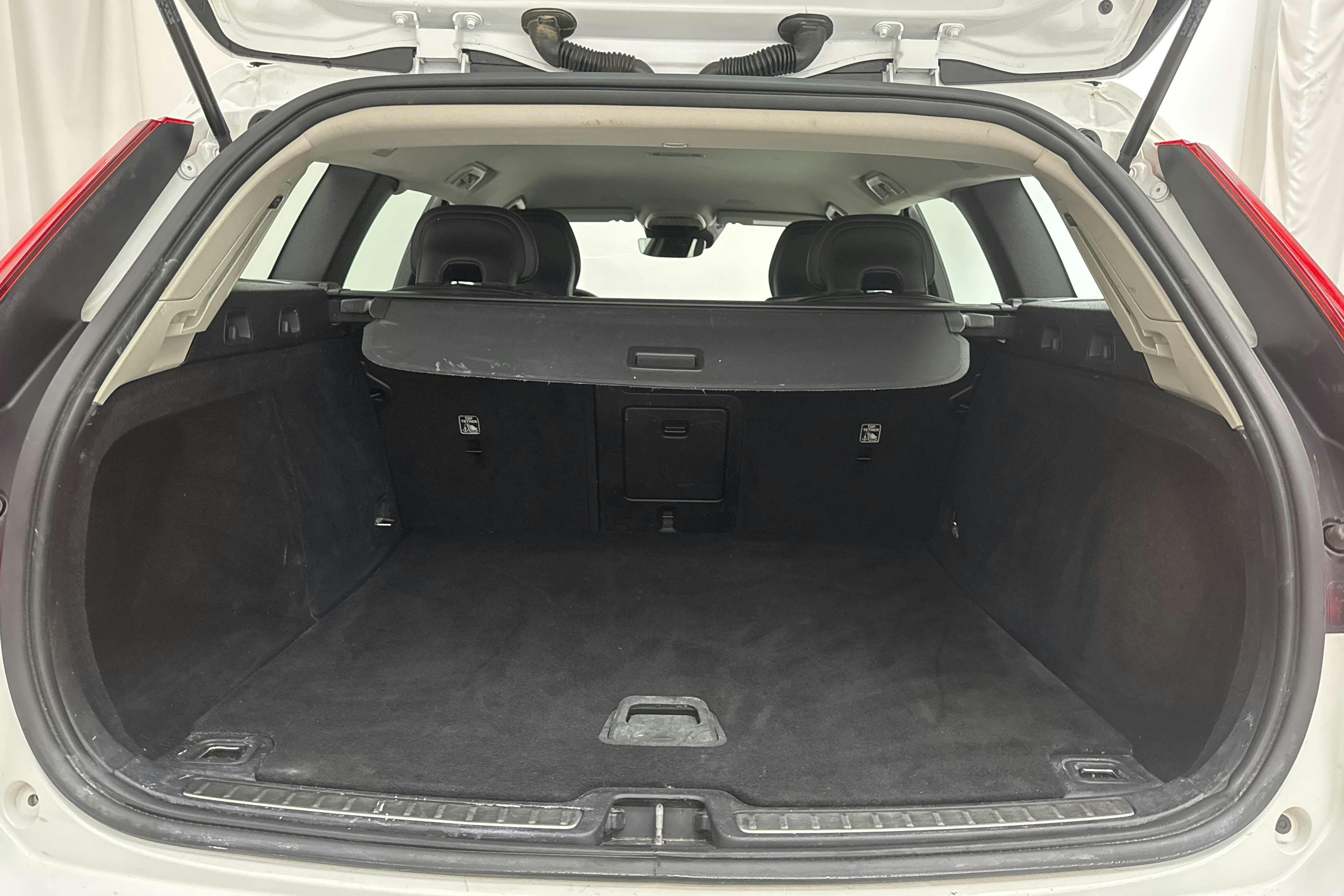Volvo V60 D3 (150hk) - 154 730 km - Automatic - white - 2020