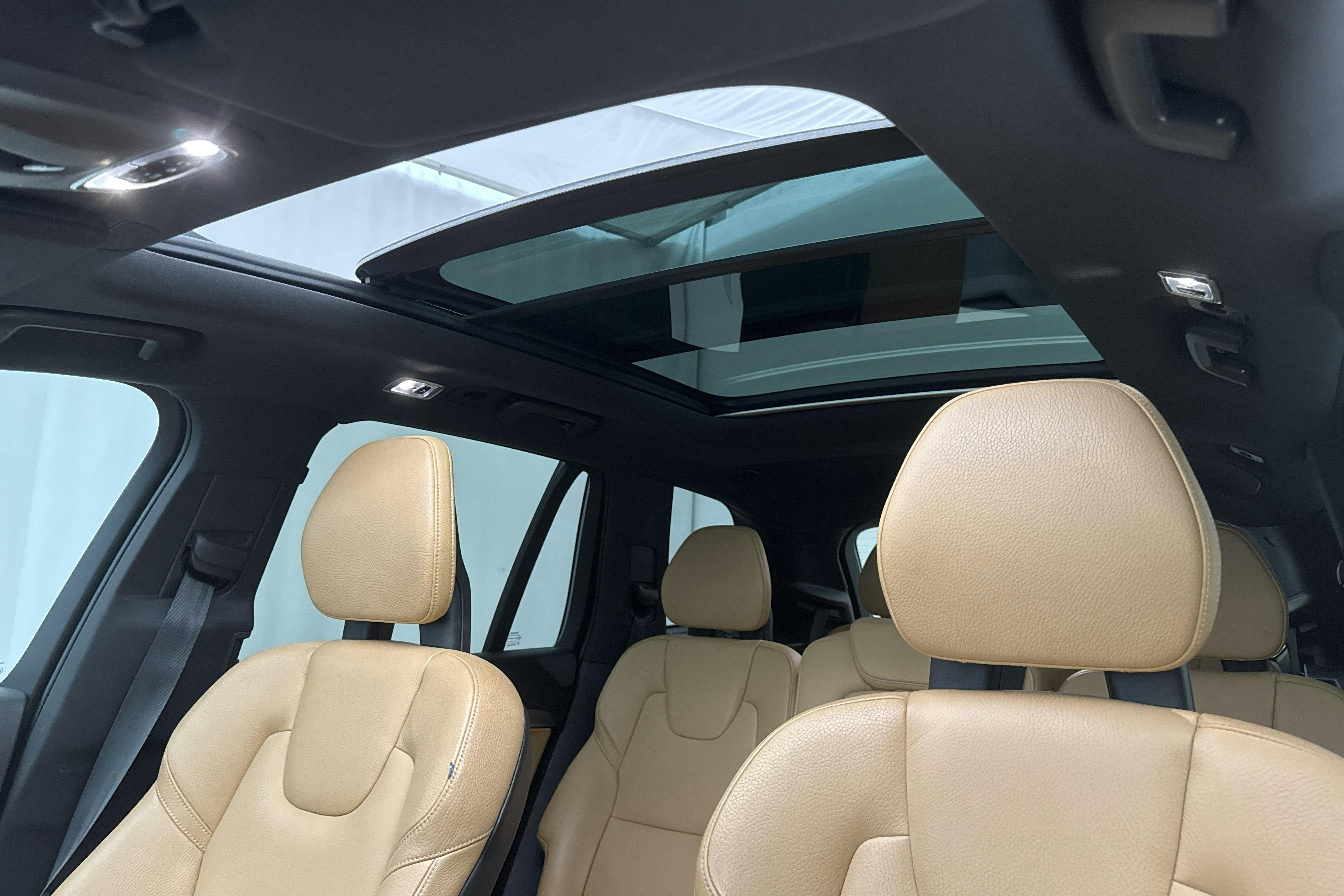 Volvo XC90 T8 AWD Twin Engine (400hk) - 141 880 km - Automaatne - Light Brown - 2017