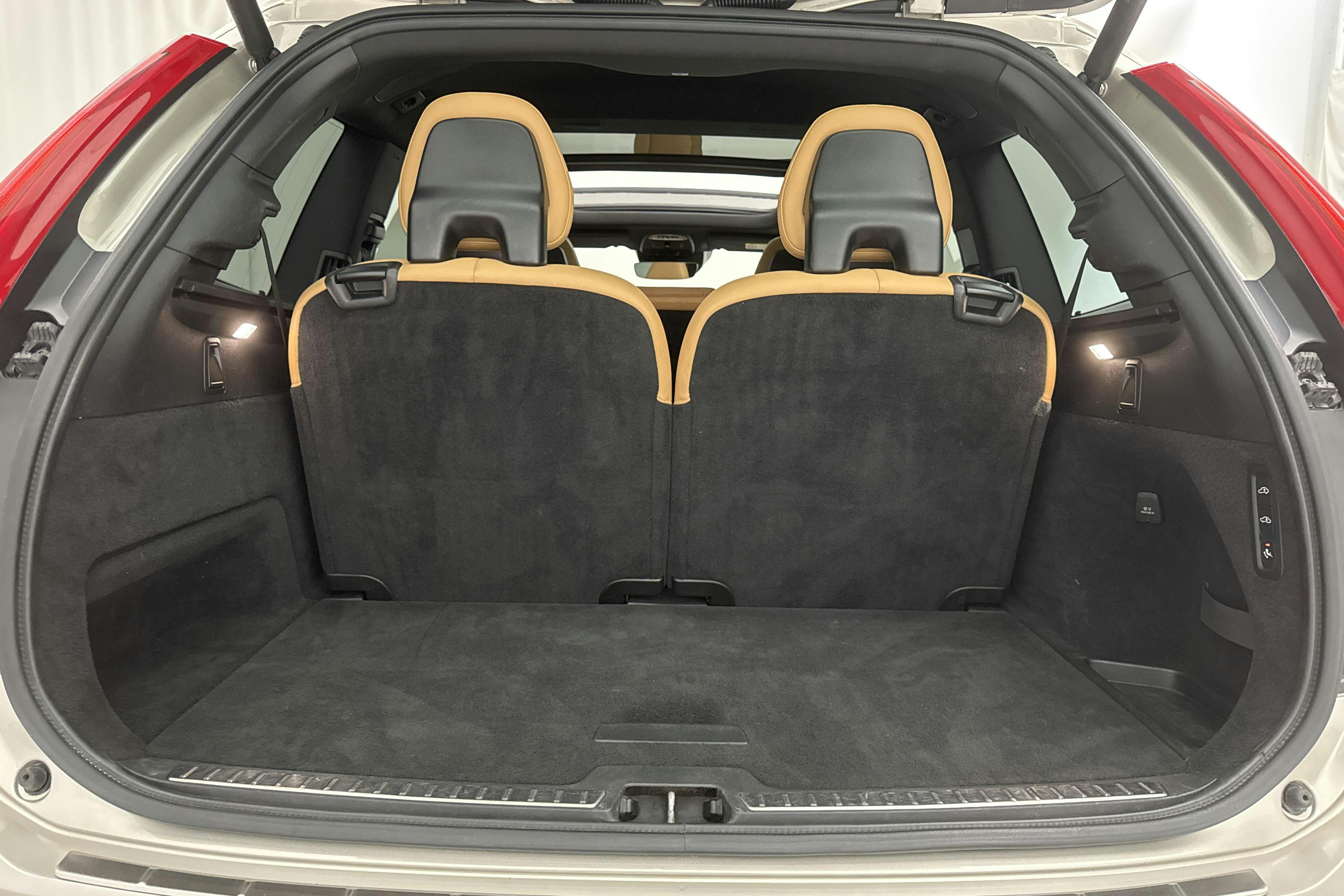 Volvo XC90 T8 AWD Twin Engine (400hk) - 141 880 km - Automaatne - Light Brown - 2017