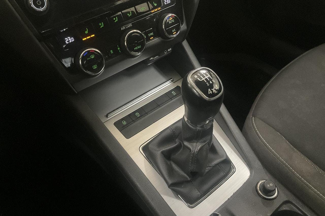 Skoda Octavia III 2.0 TDI CR Combi 4x4 (150hk) - 170 000 km - Manual - white - 2018